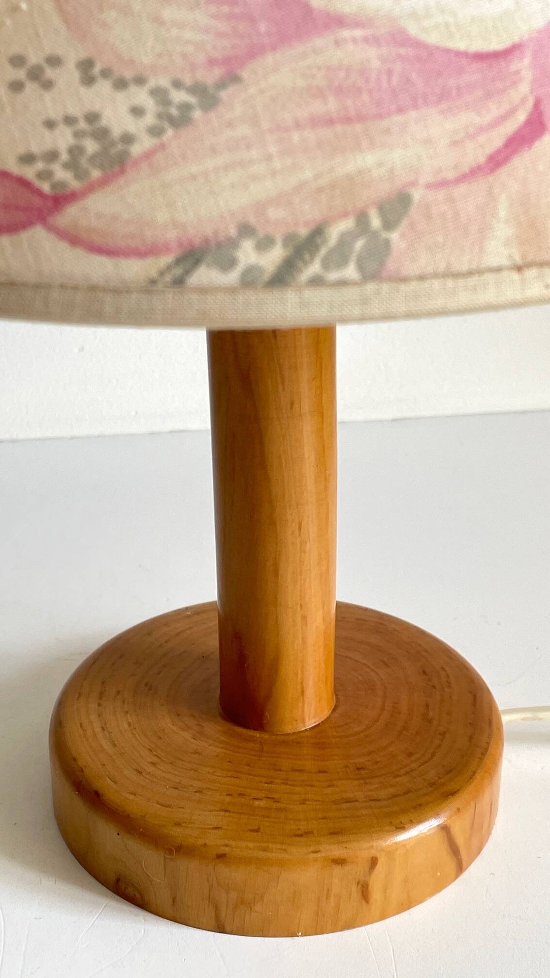 LAMP in Solid Pine Floral Shade VINTAGE