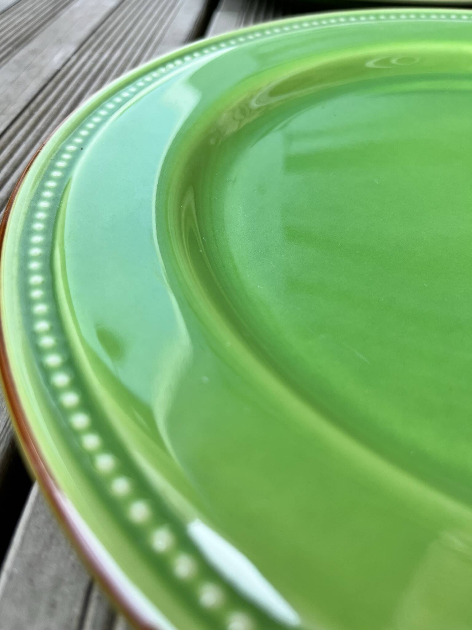 3 assiettes plates vertes