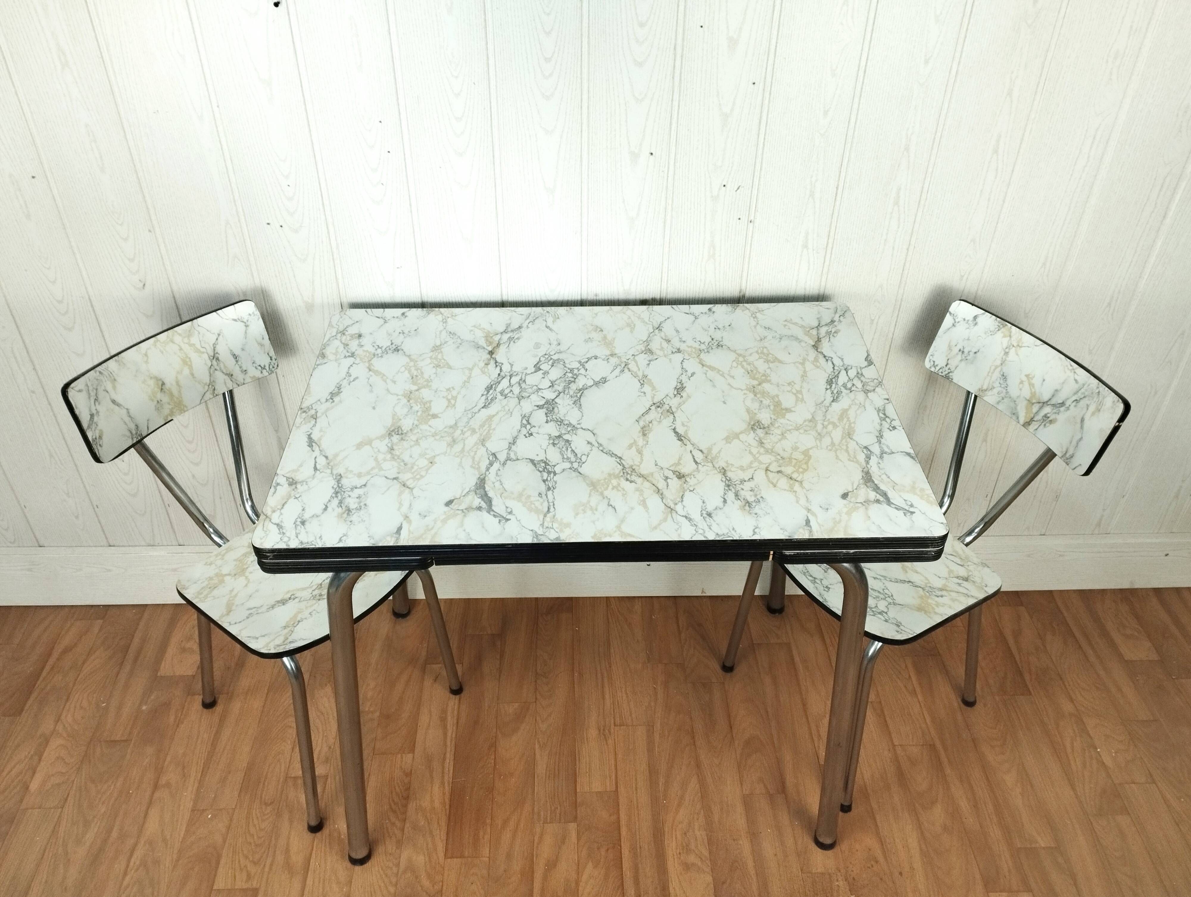 Formica table and its 2 chairs imitation marble