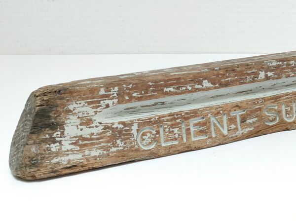 Séparateur de caisse en chêne massif patiné provenant d'une ancienne quincaillerie parisienne