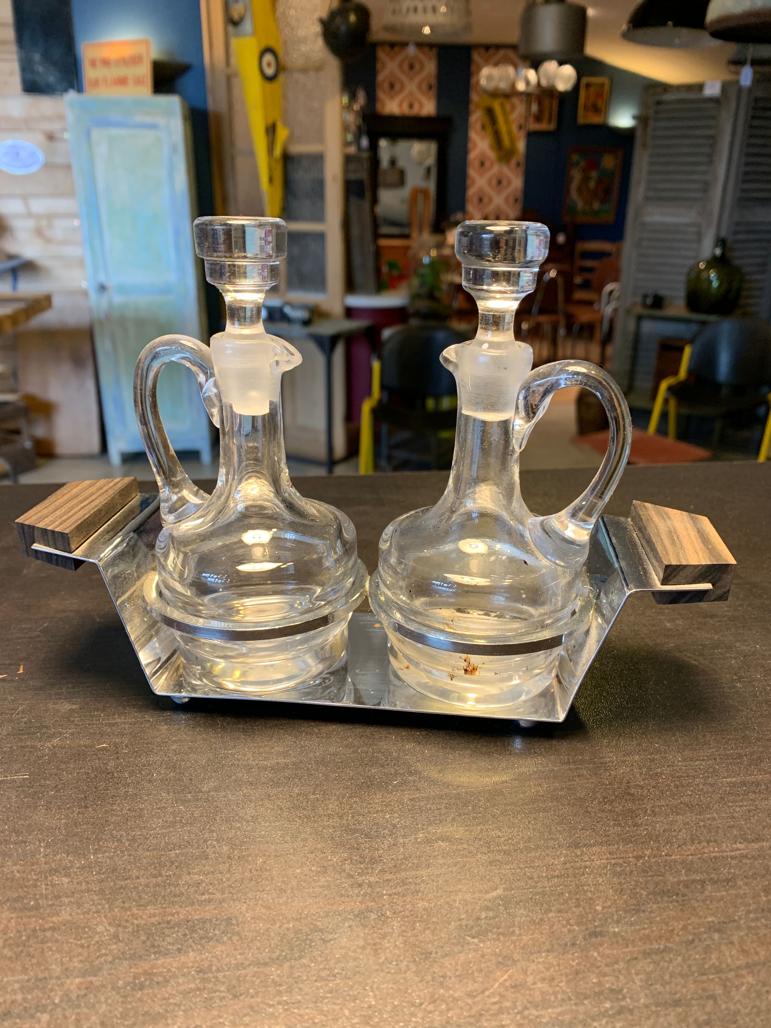Service vintage vinegar oil