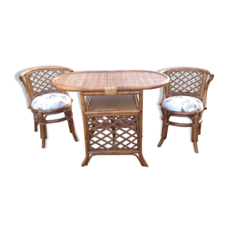 Table et chaises en rotin