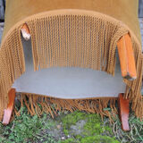 Ancien fauteuil crapaud en velours jaune moutarde