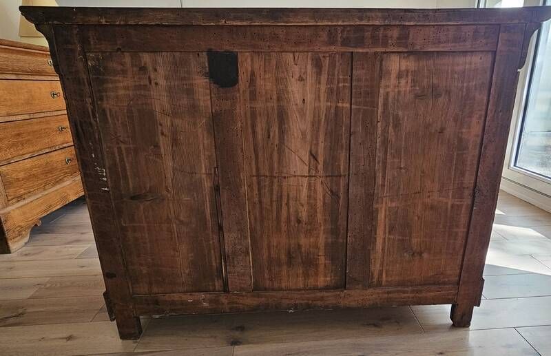 Importante commode Louis-Philippe en noyer patiné, XIXᵉ siècle