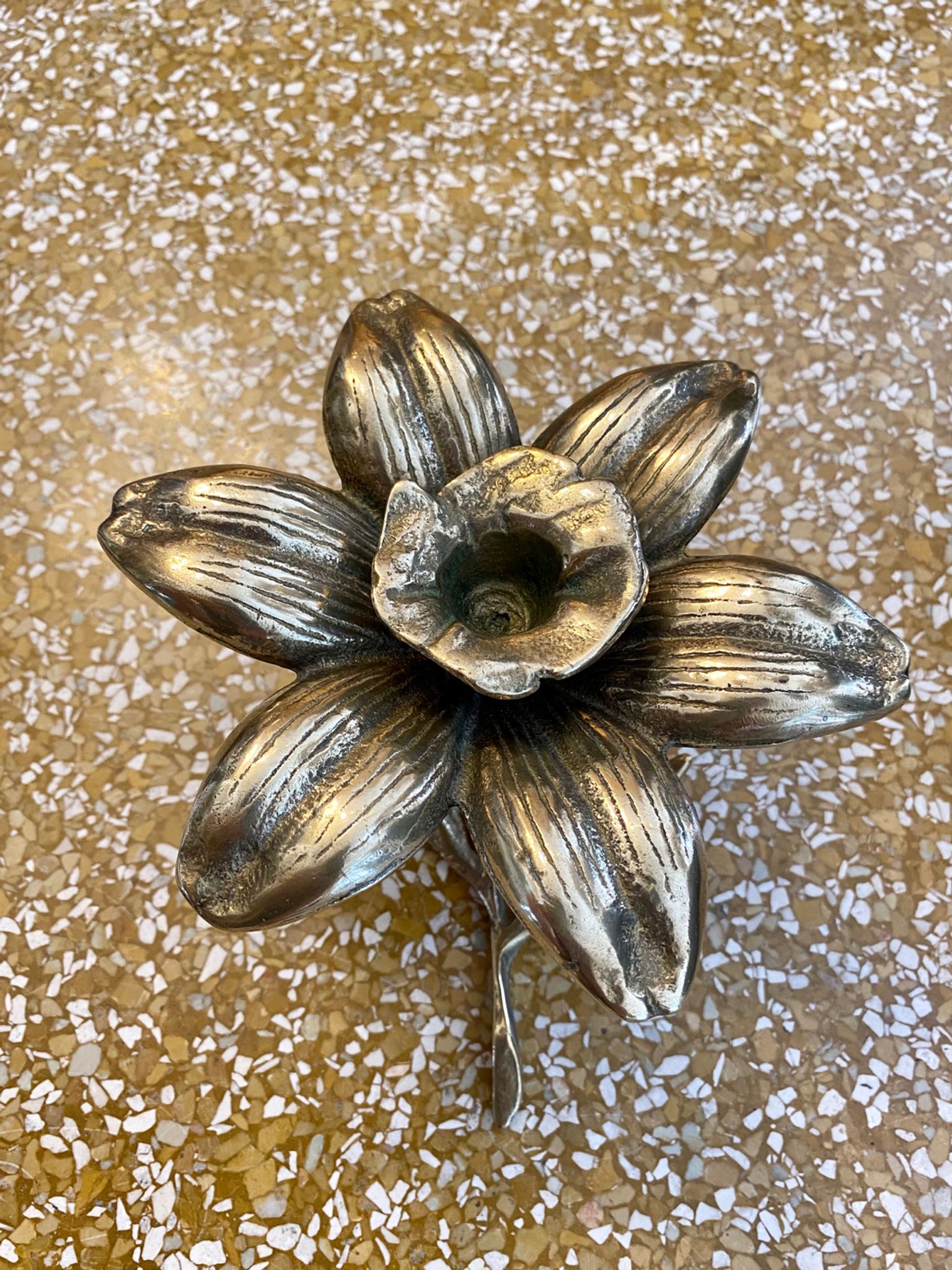 Bougeoir fleur en laiton