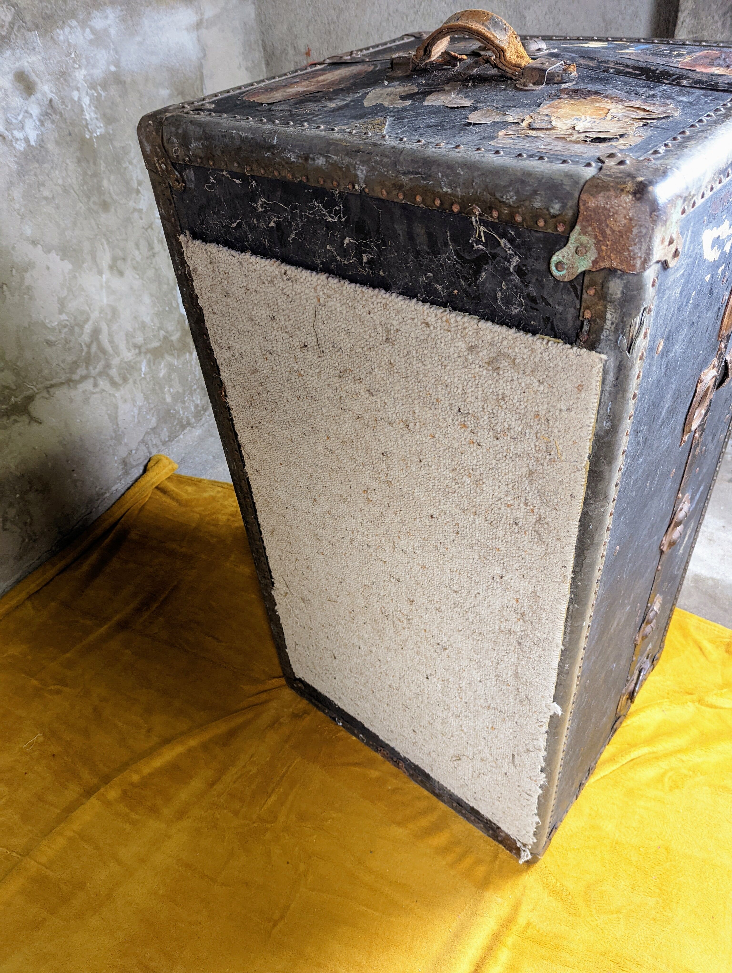 Antique travel trunk mendel trunk