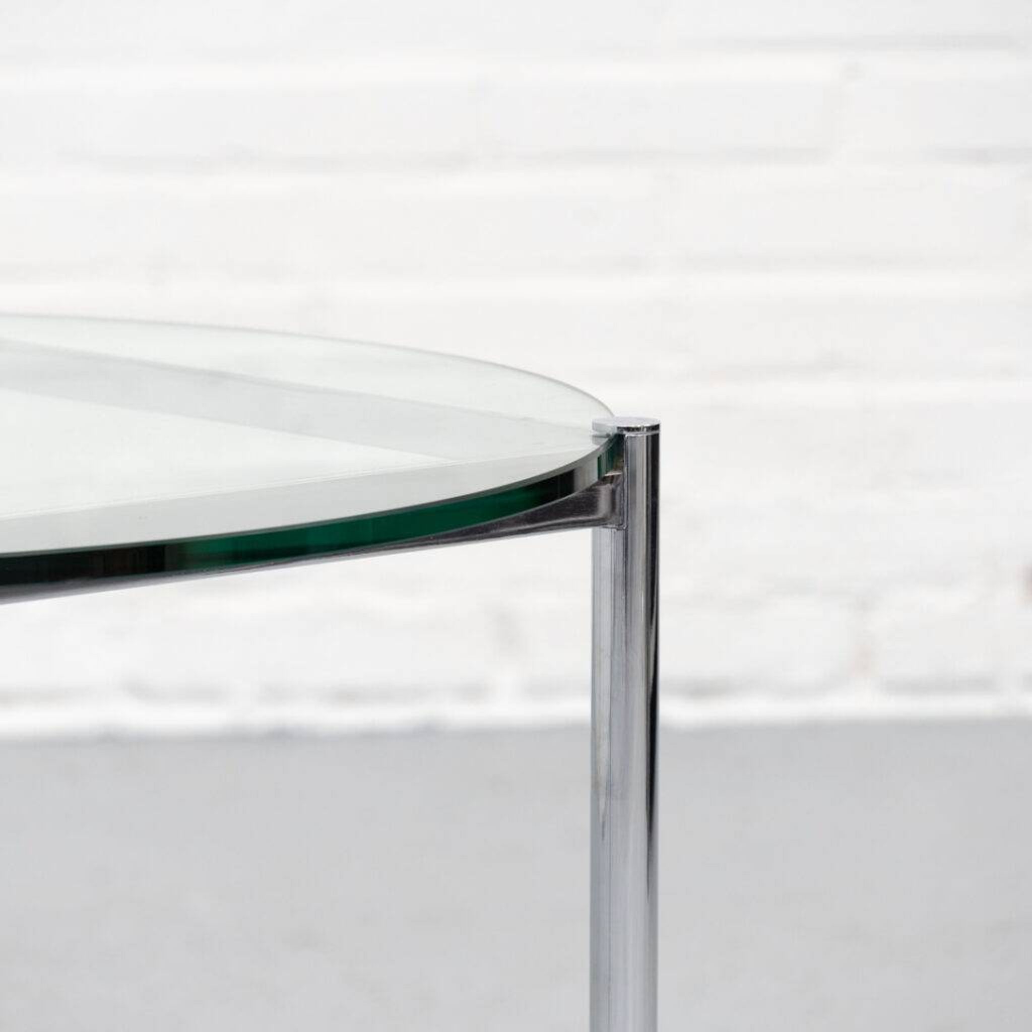 Table basse MR de Mies van der Rohe pour Knoll, années 1980.
