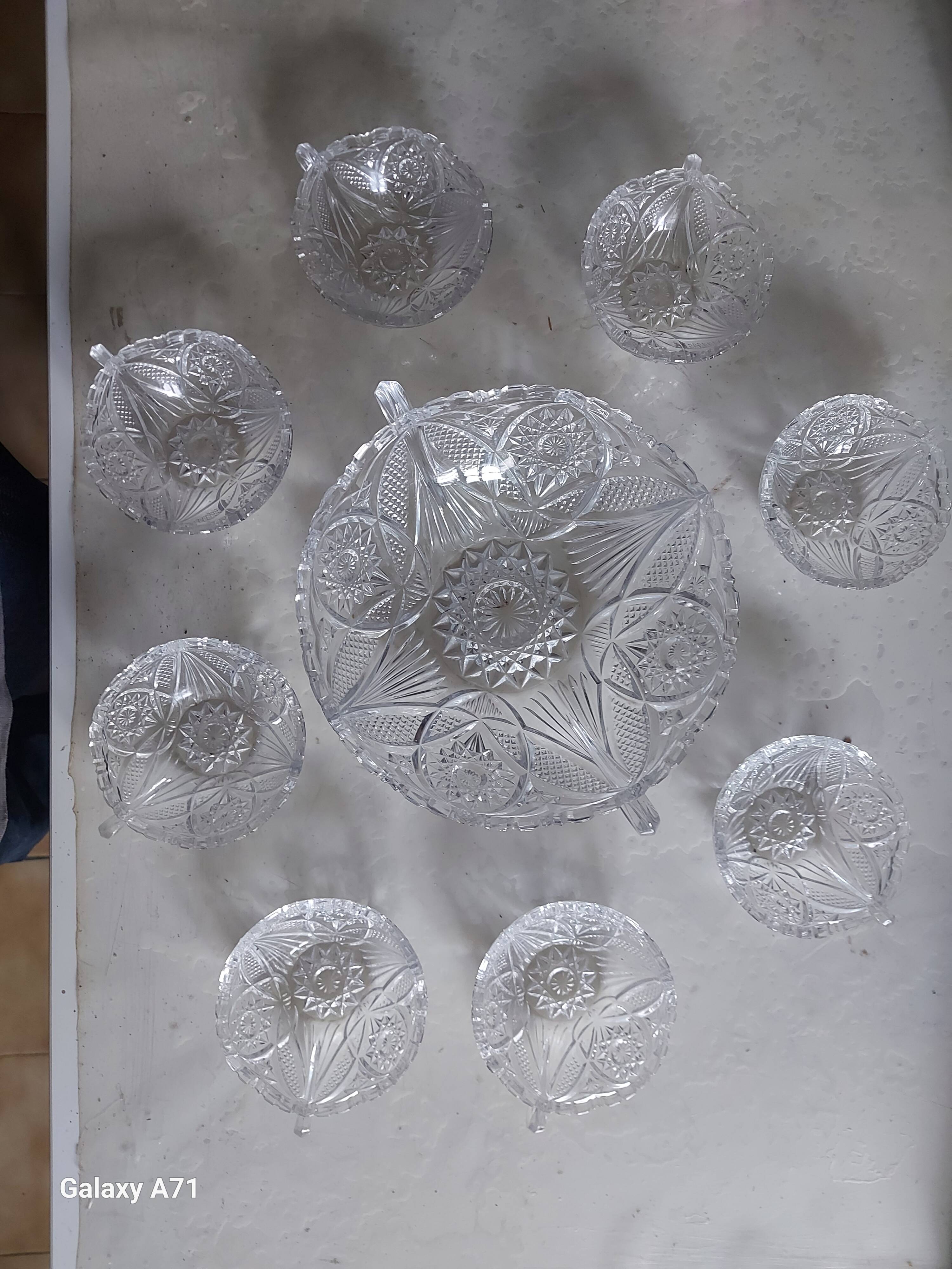 Sangria or fruit service in glass or moulded crystal.