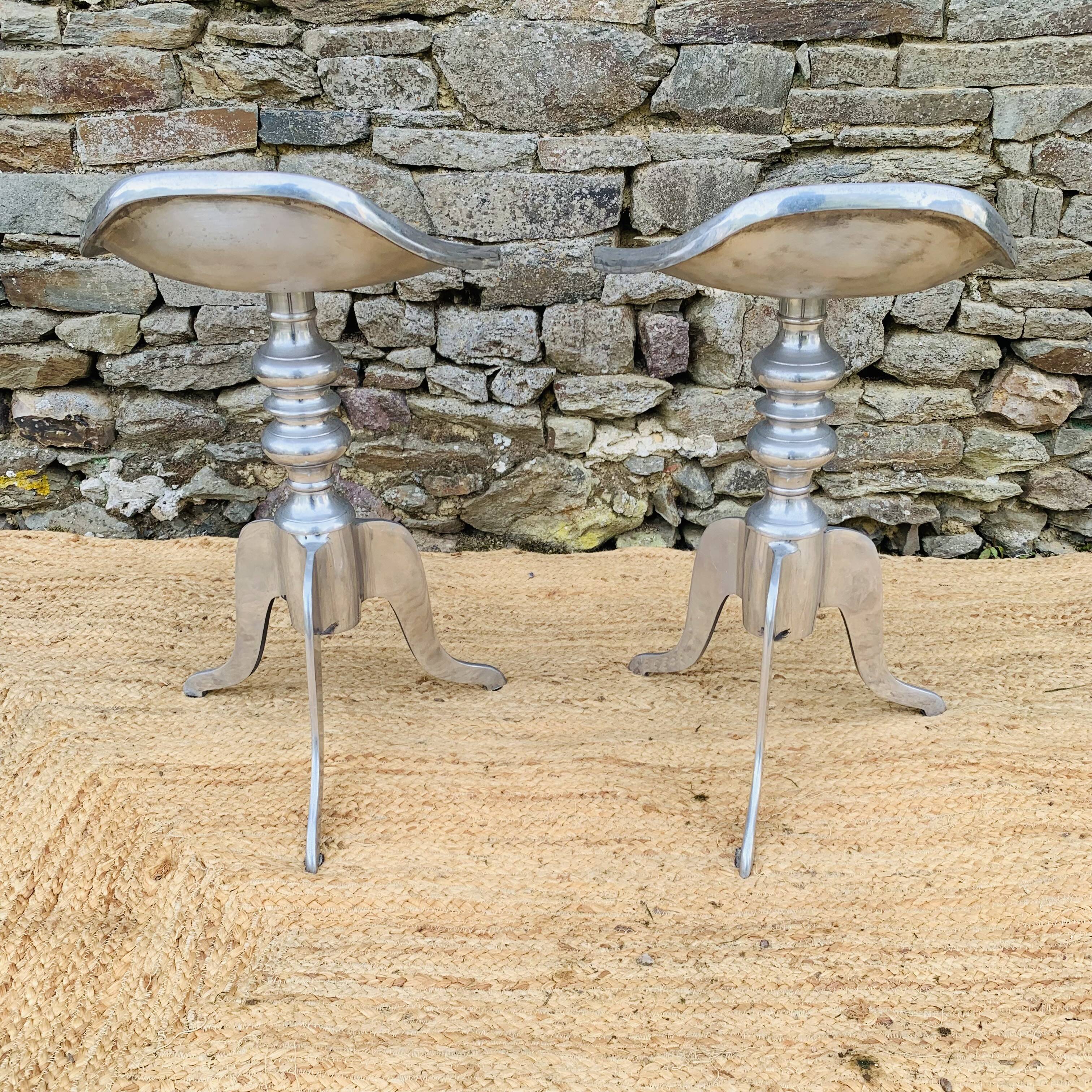 Paire de tabourets en aluminium