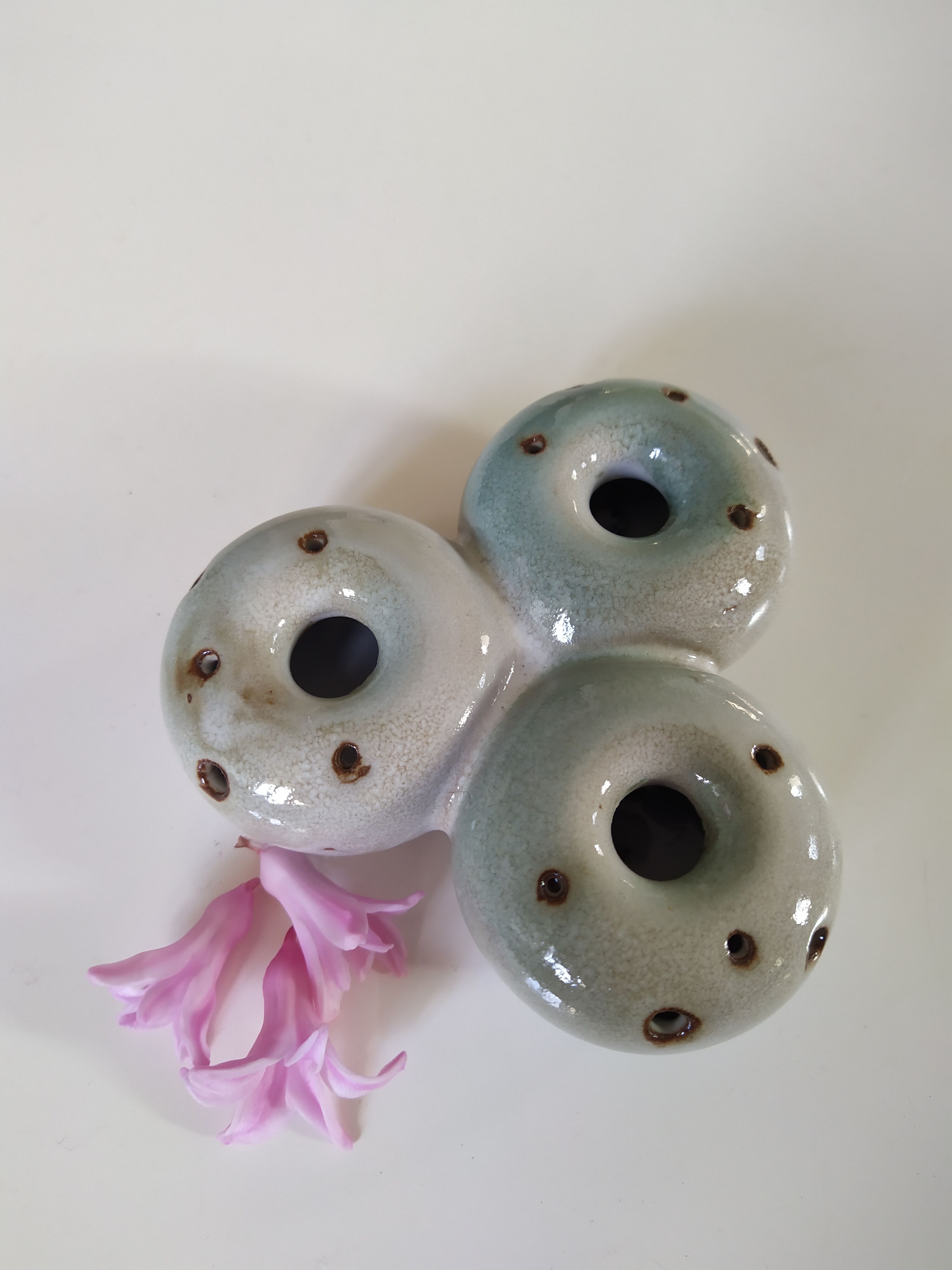 Vase pique flower signed