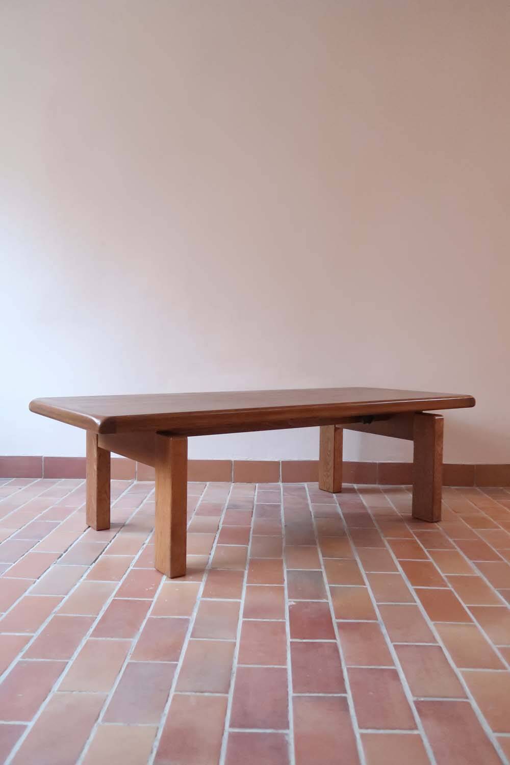 Large solid retractable coffee table