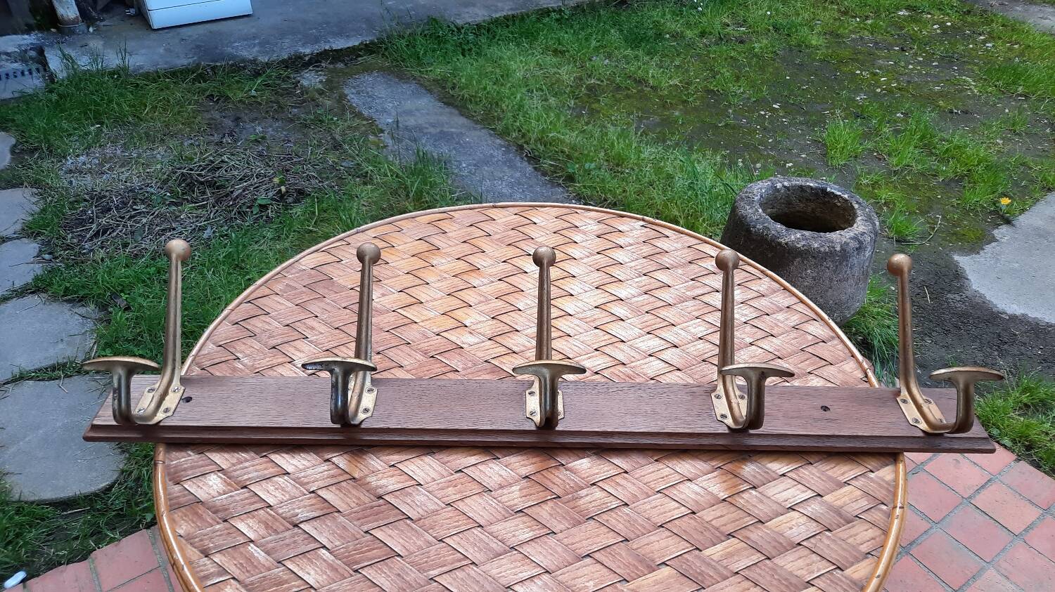 Wall coat rack with 5 hooks