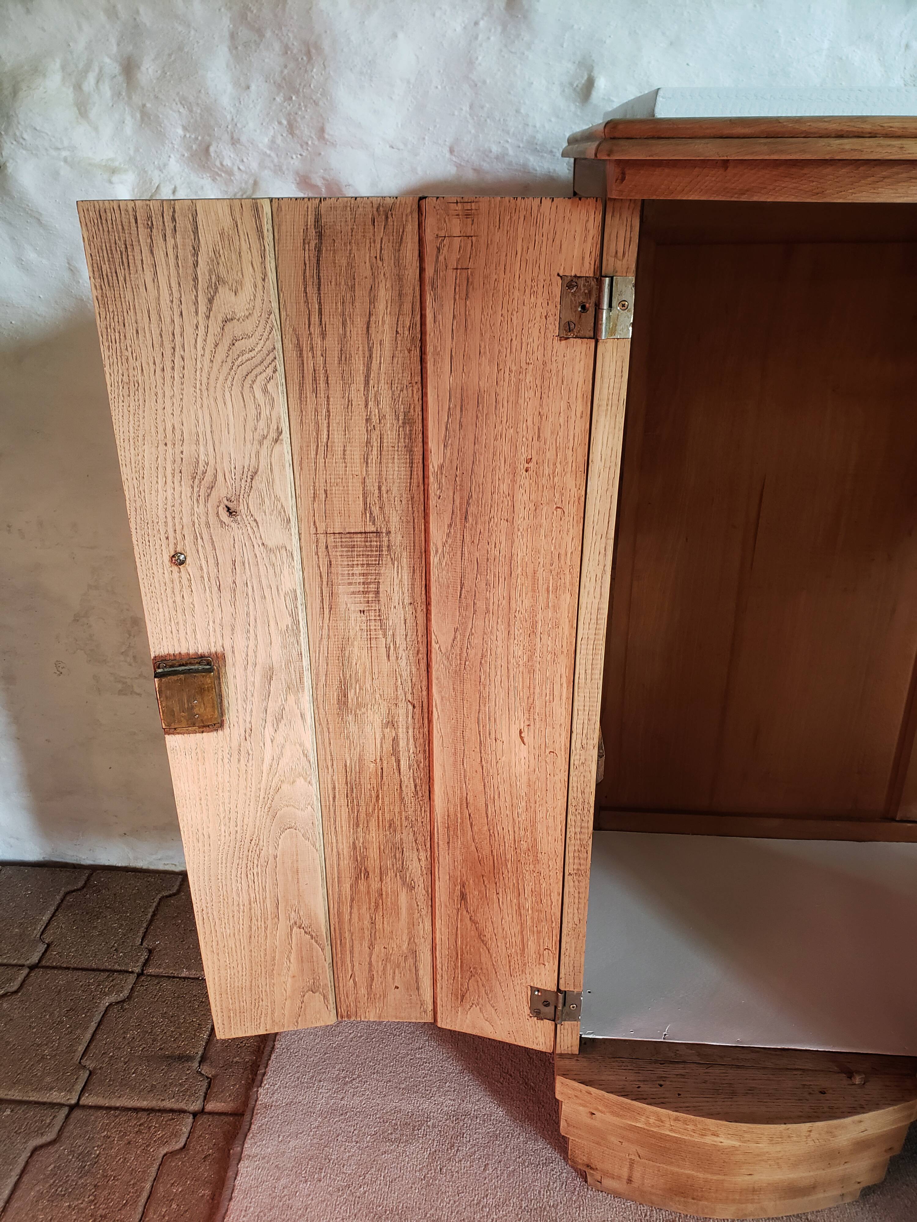 Art-deco buffet in raw oak