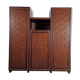 Armoire en bois sculpté