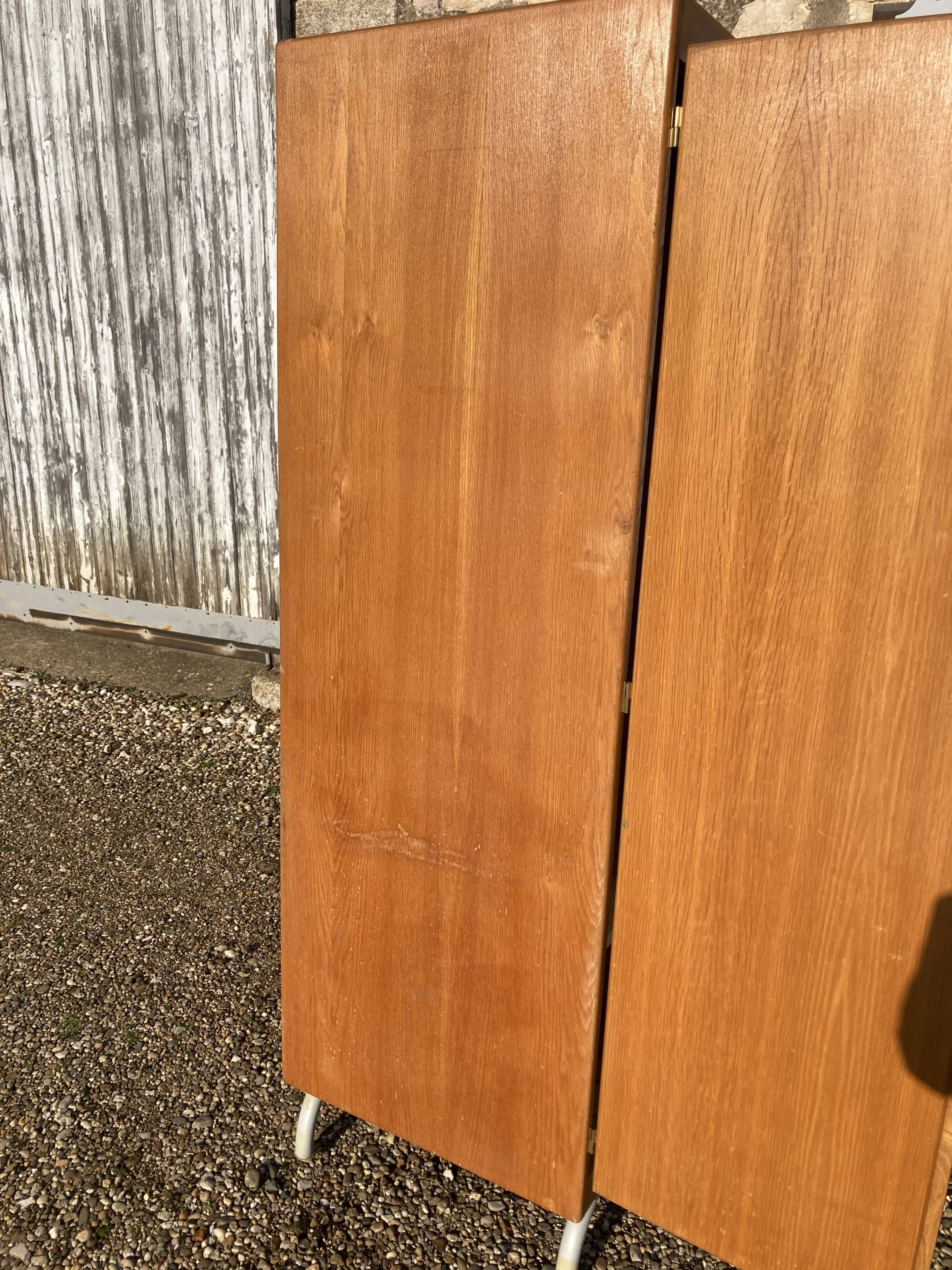 2-door boarding cabinet