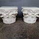 Paire 2 chapiteau corinthien ciment peint / table basse