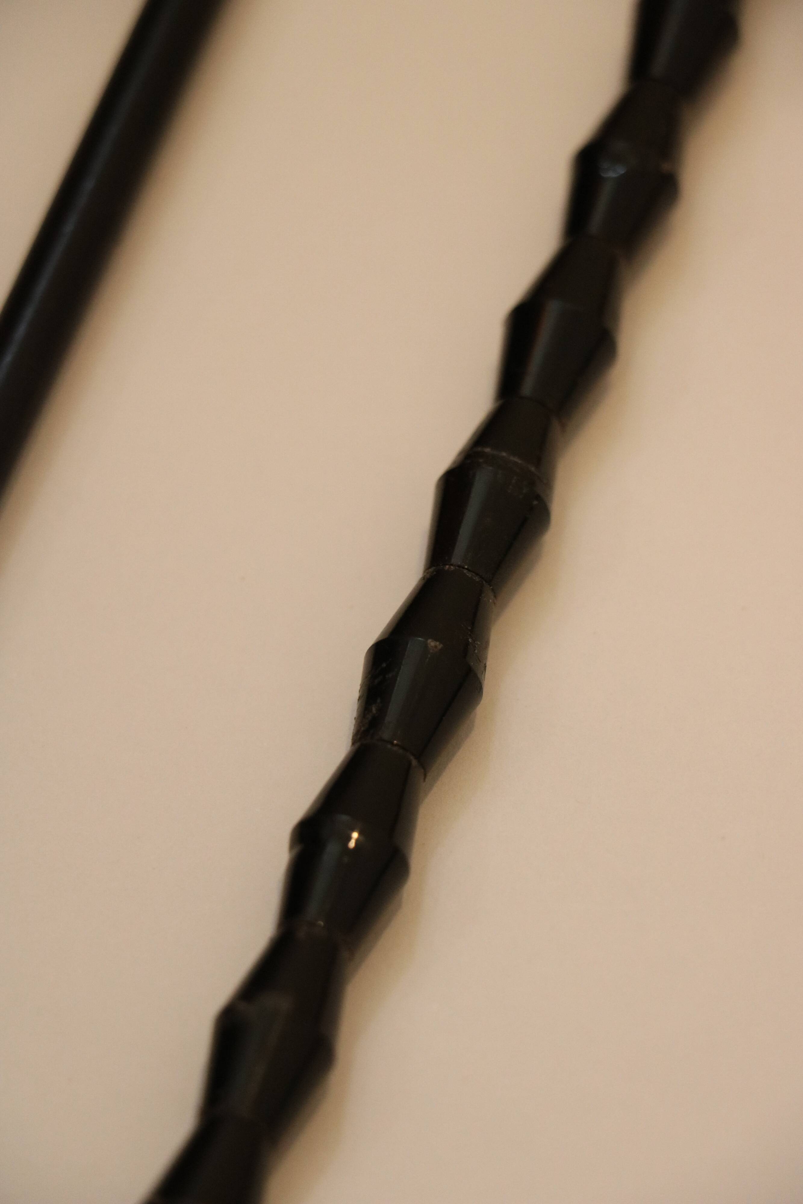 String shelf in wood and black metal