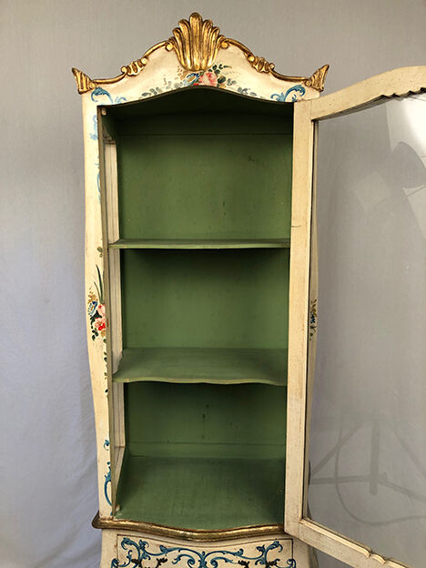 Venetian-style showcase chest of drawers in lacquered wood with flower painted decoration