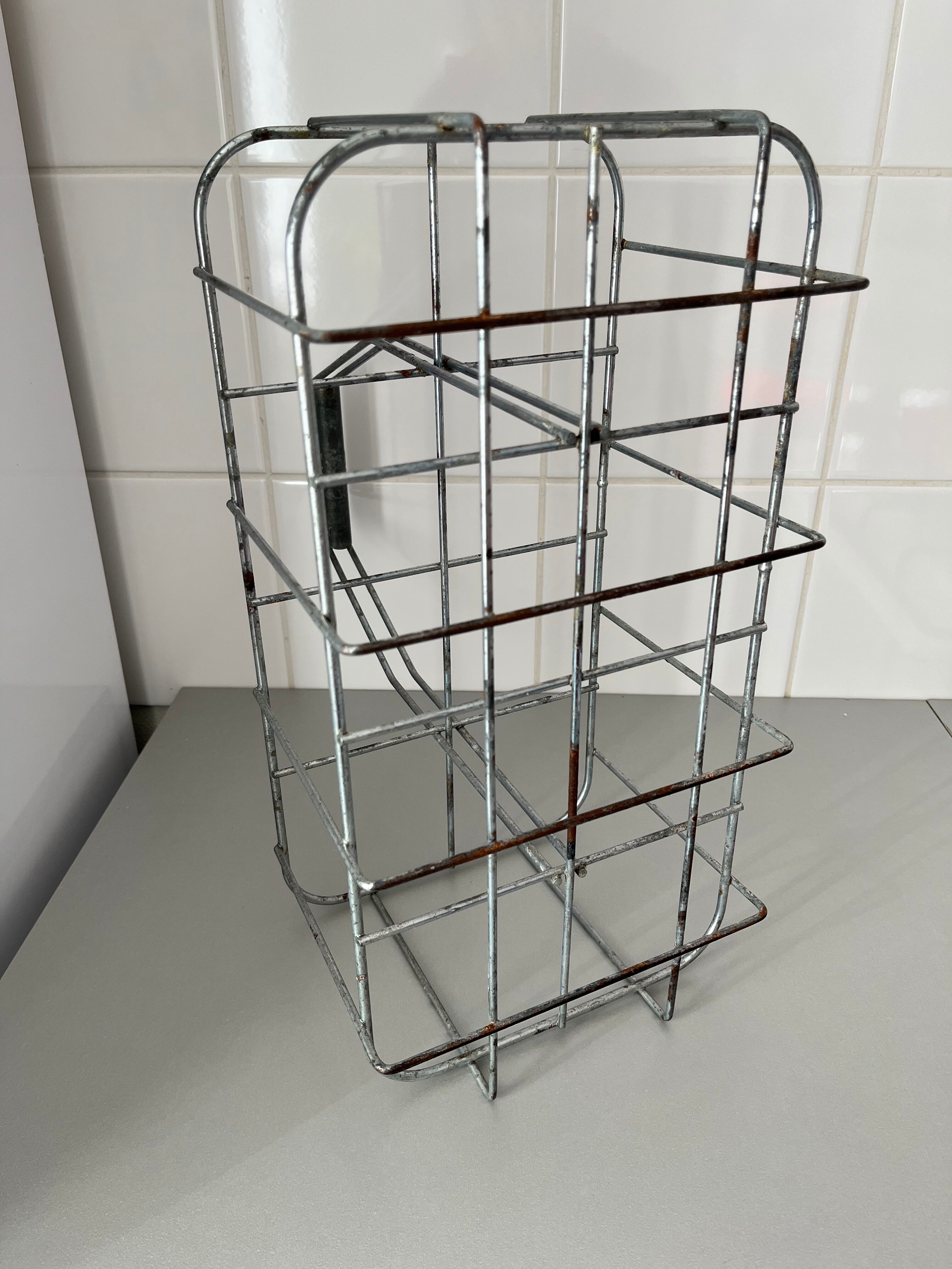 Metal bottle basket