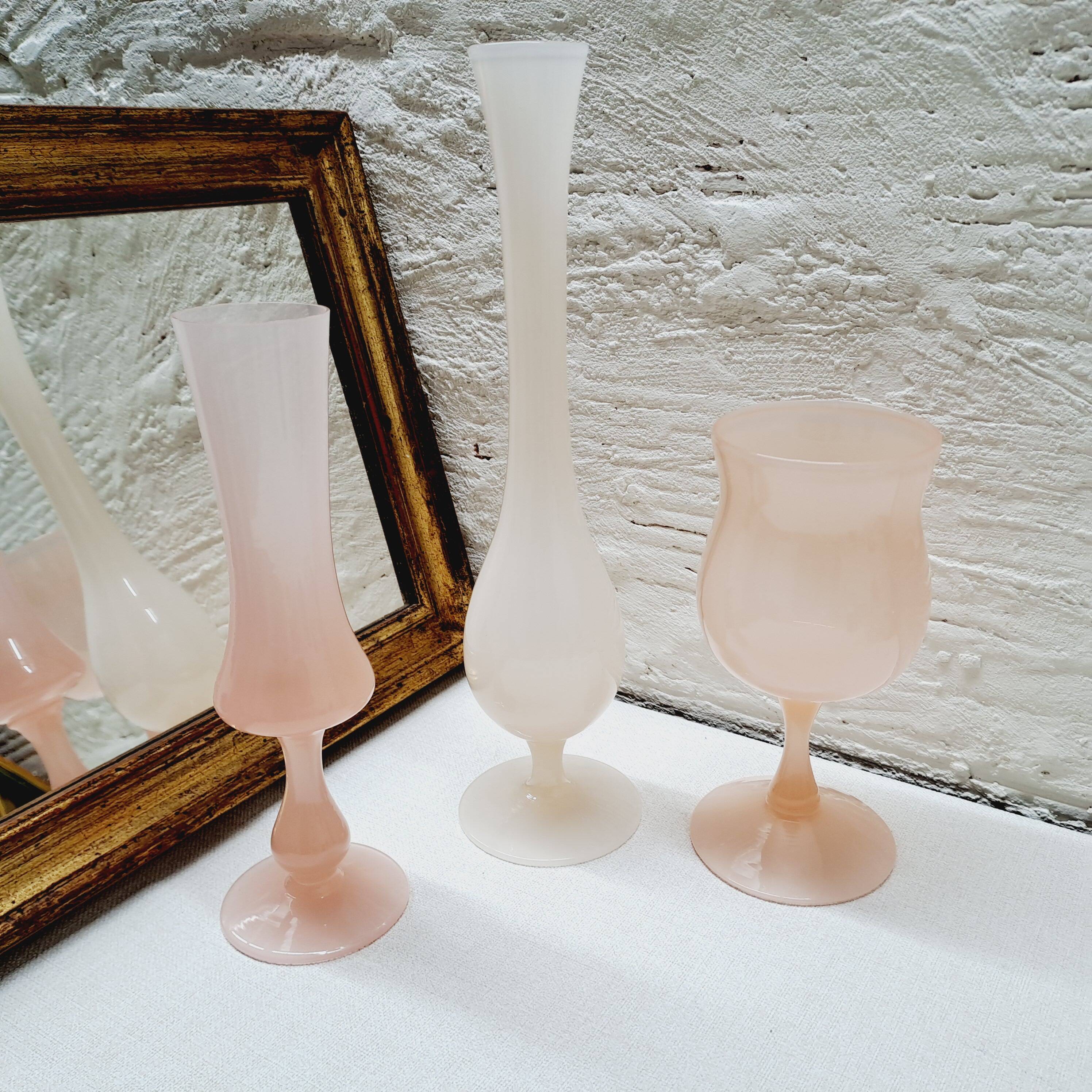 Vase opaline rose poudré
