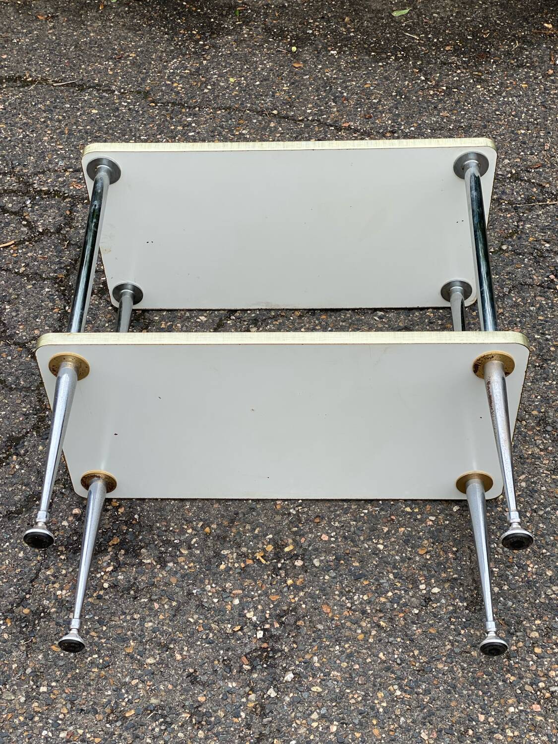 White and gold serving trolley in steel and wood