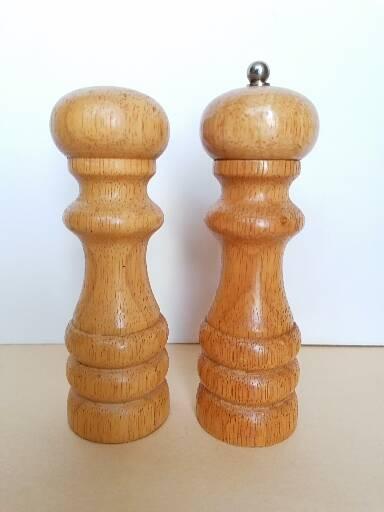 Pepper salt shaker wooden pepper mill