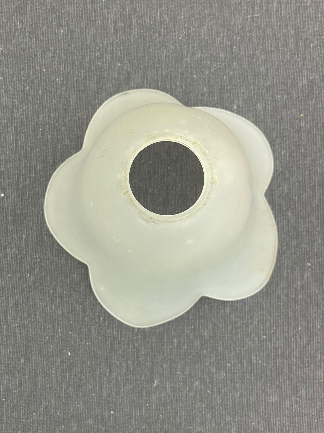 3 tulipes 5 pétales verre satiné anciennes