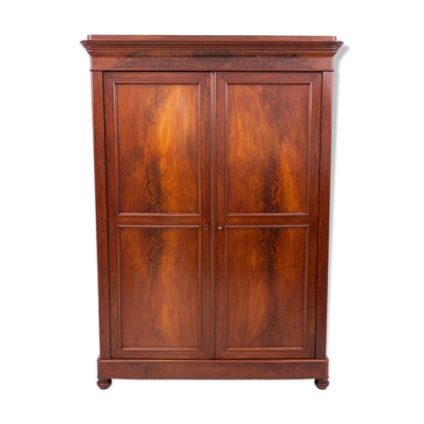 Biedermeier wardrobe from around 1850. After renovation.