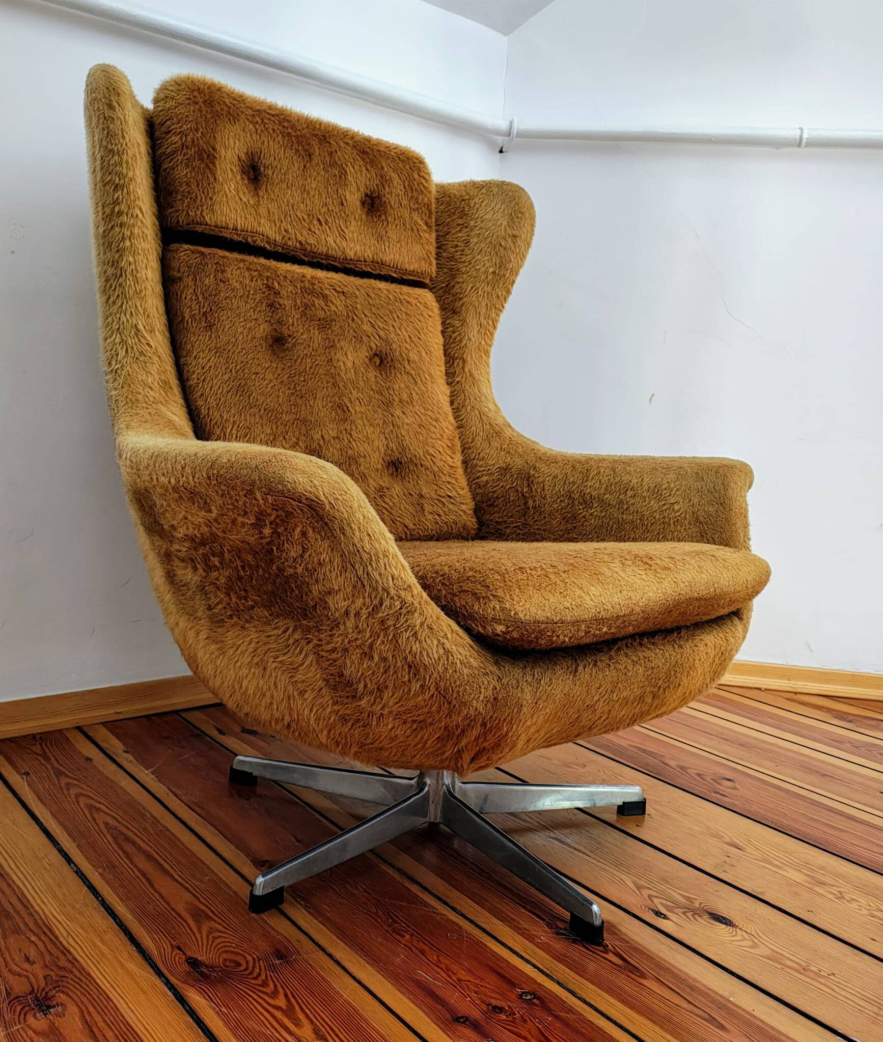 Ushak Swivel Chair by Up Zavody Rousinov from Up Závody, Czechoslovakia, 19