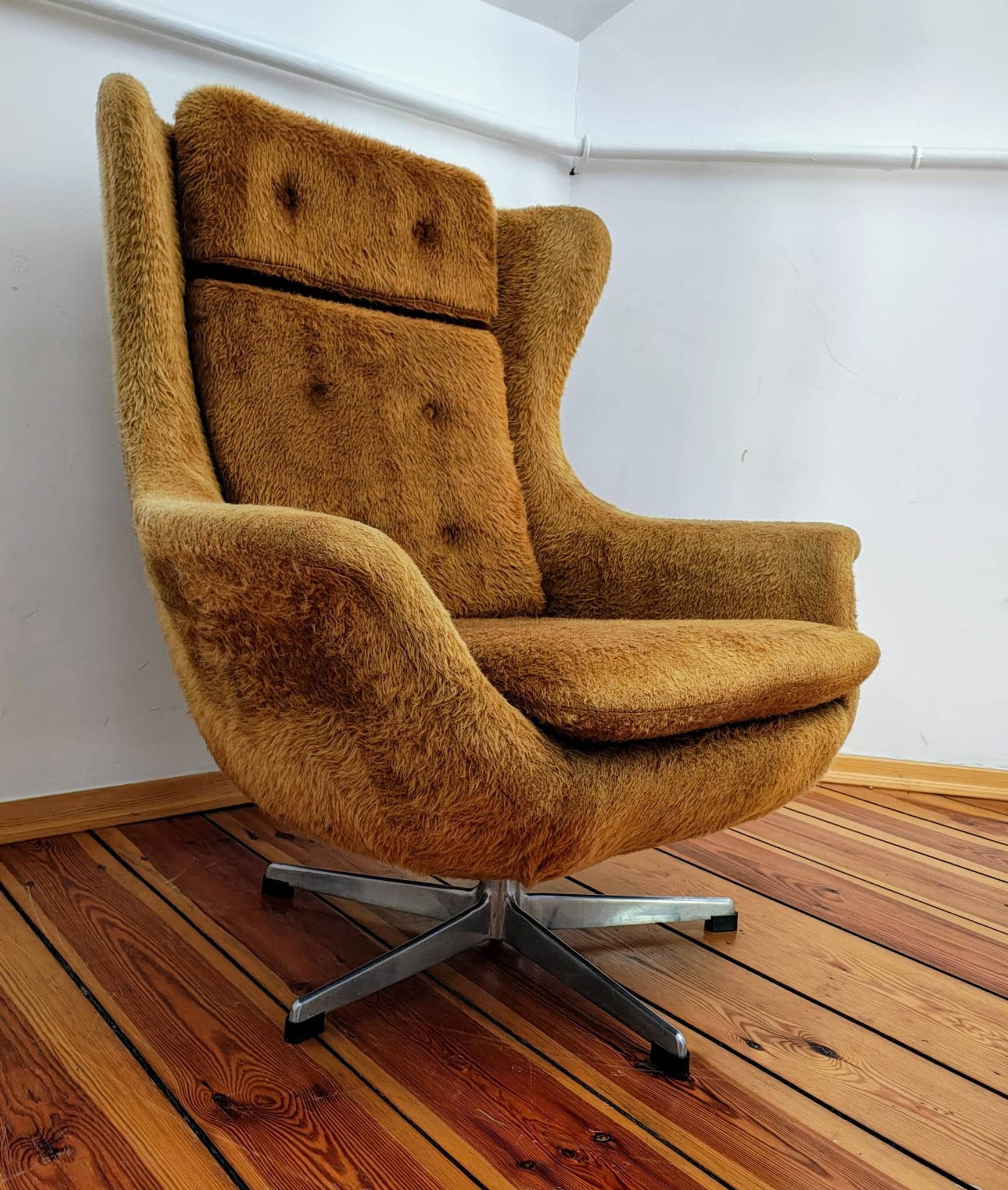 Ushak Swivel Chair by Up Zavody Rousinov from Up Závody, Czechoslovakia, 19
