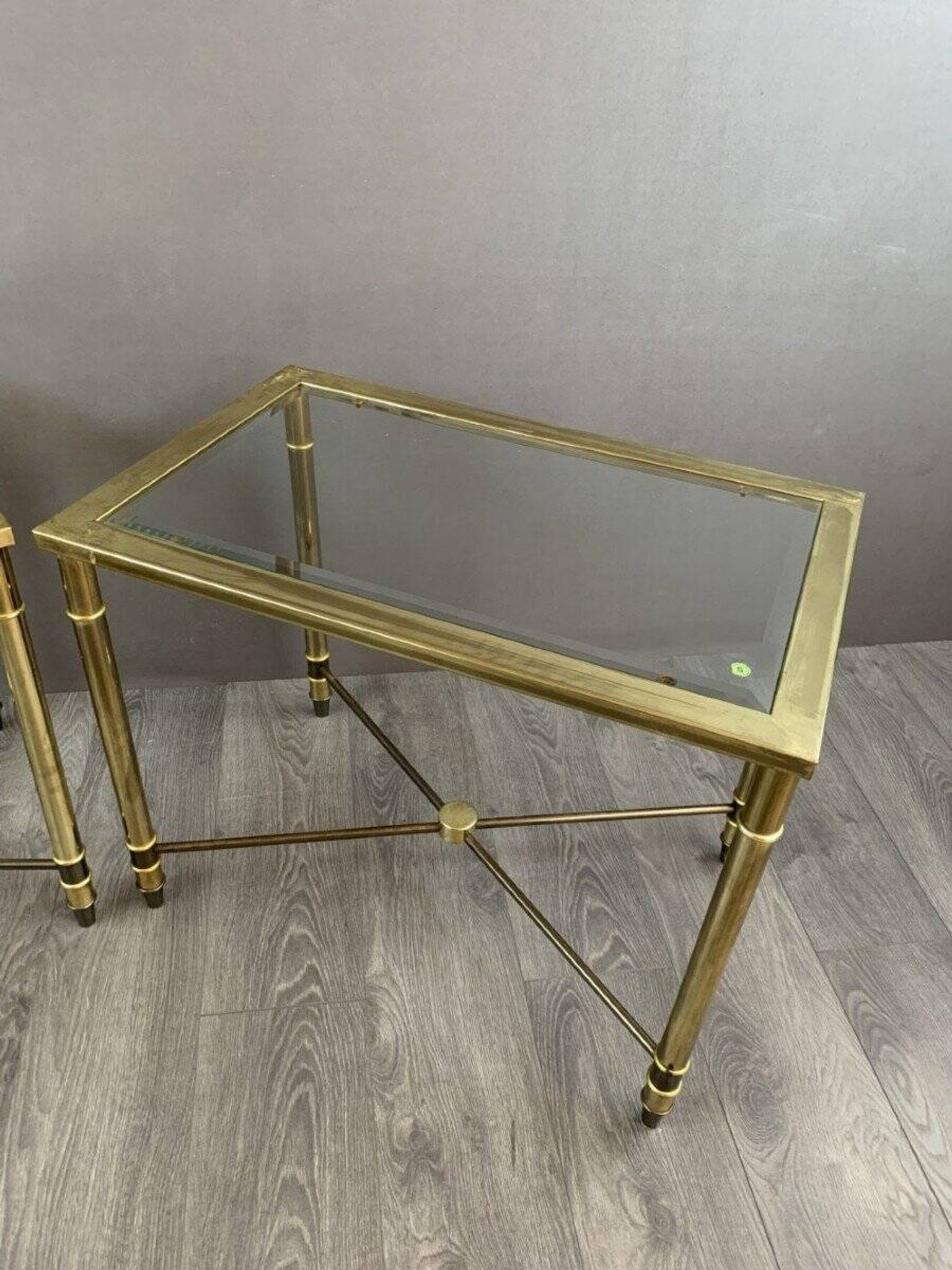 Paire de tables d’appoint en métal et verre, XXème siècle