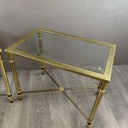 Paire de tables d’appoint en métal et verre, XXème siècle