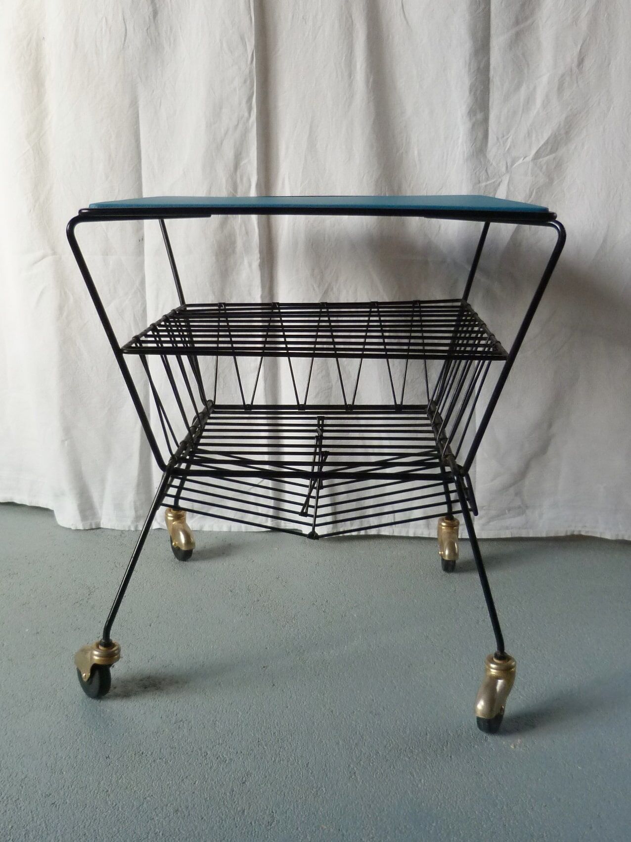 Table magazine table