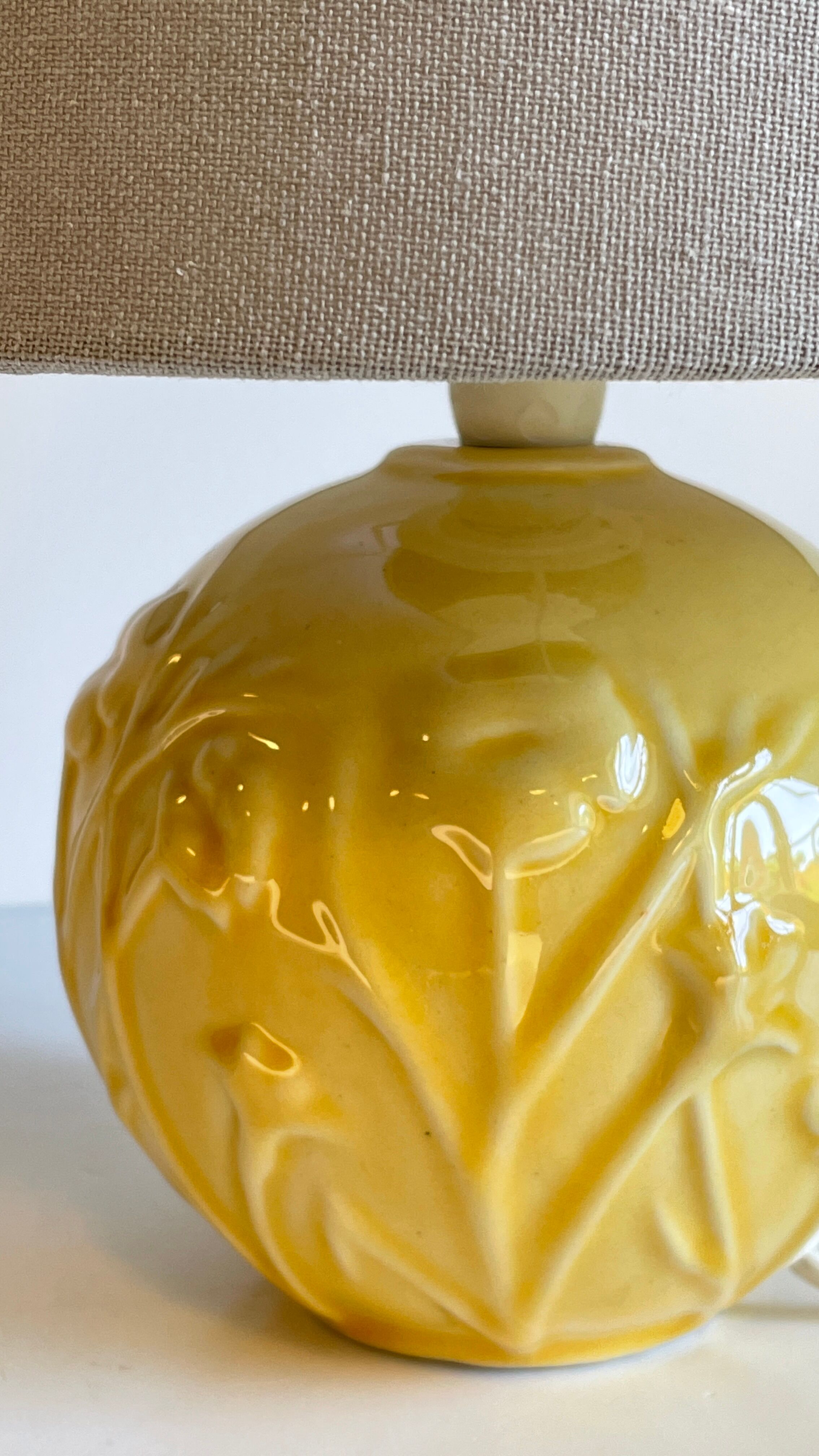 Lamp vintage yellow ceramic ball