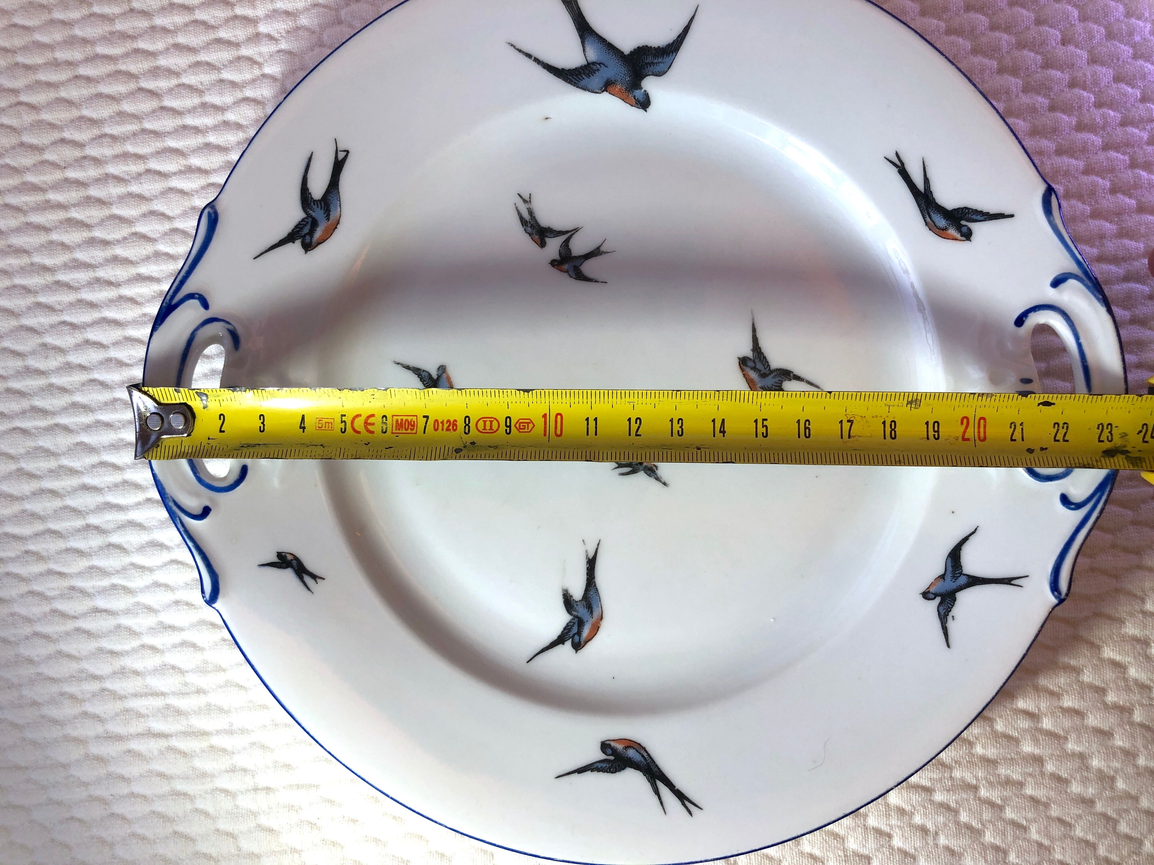 Cake plate decorated blue swallows
