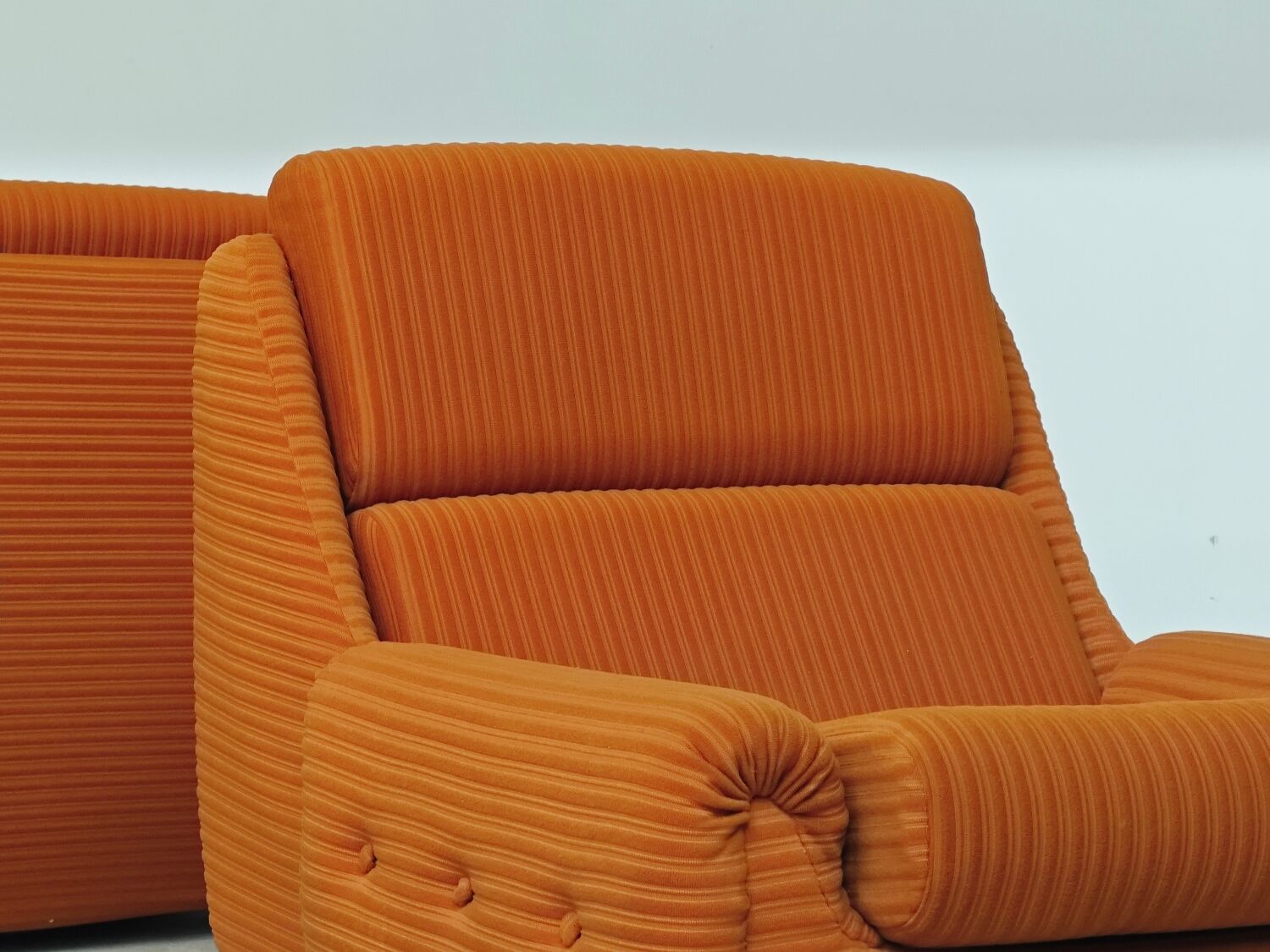 Complete orange salon JITONA in Atlantis Space Age style from the 1970s.