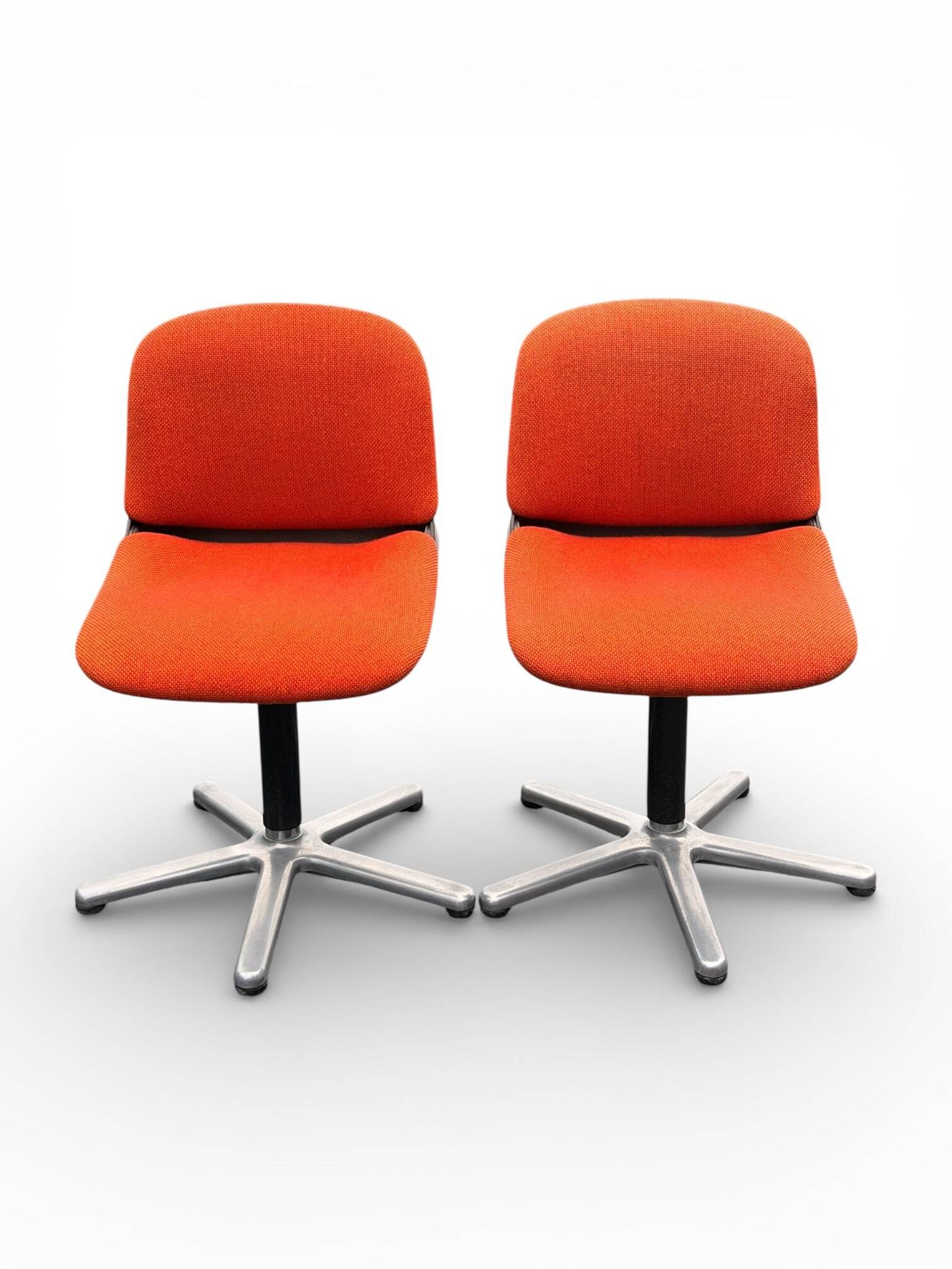 Pair of vintage chairs model 231/5 in orange fabric and aluminium by Wilkhahn.
