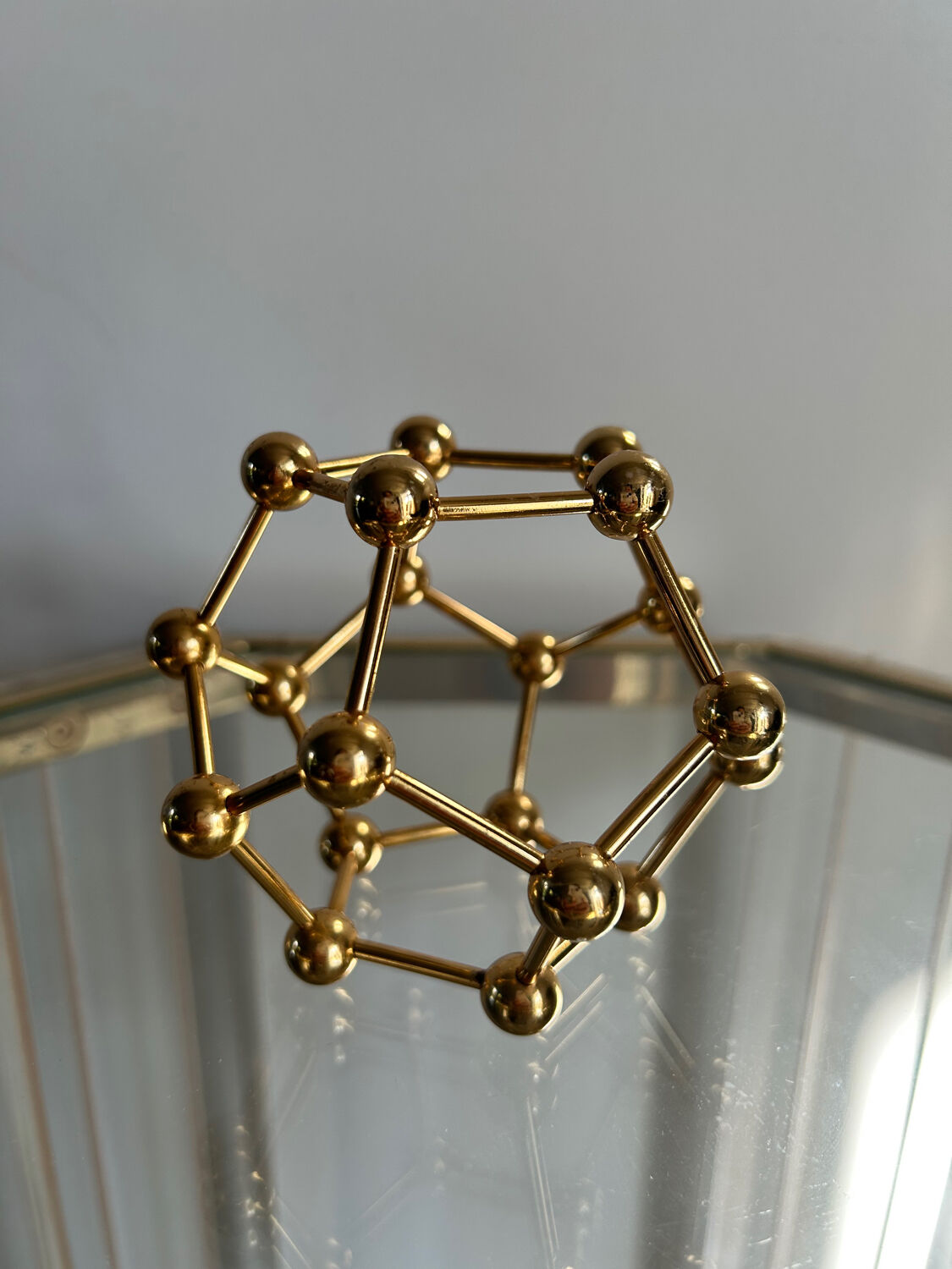 Golden brass atom