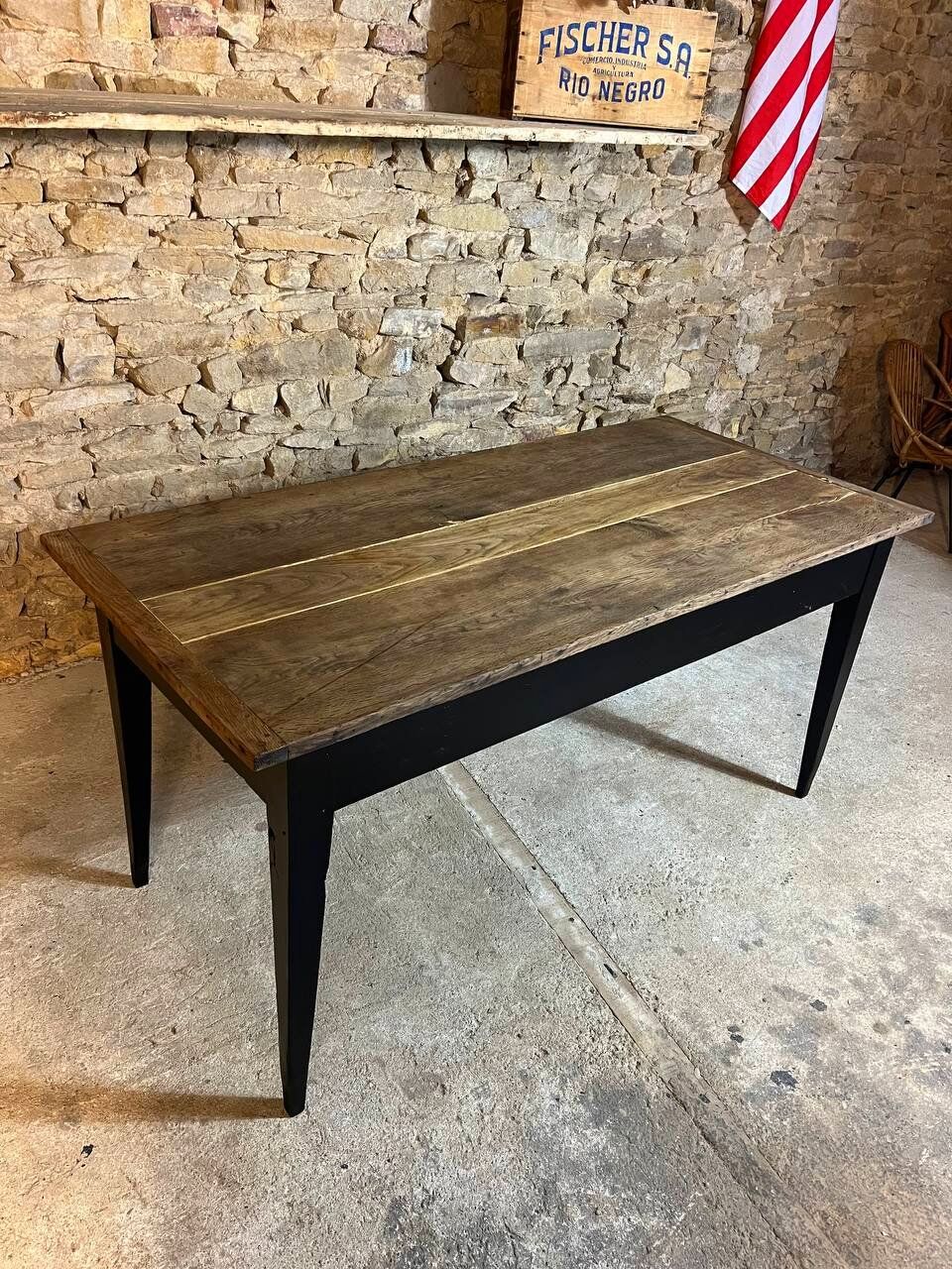 Farmhouse table - black legs