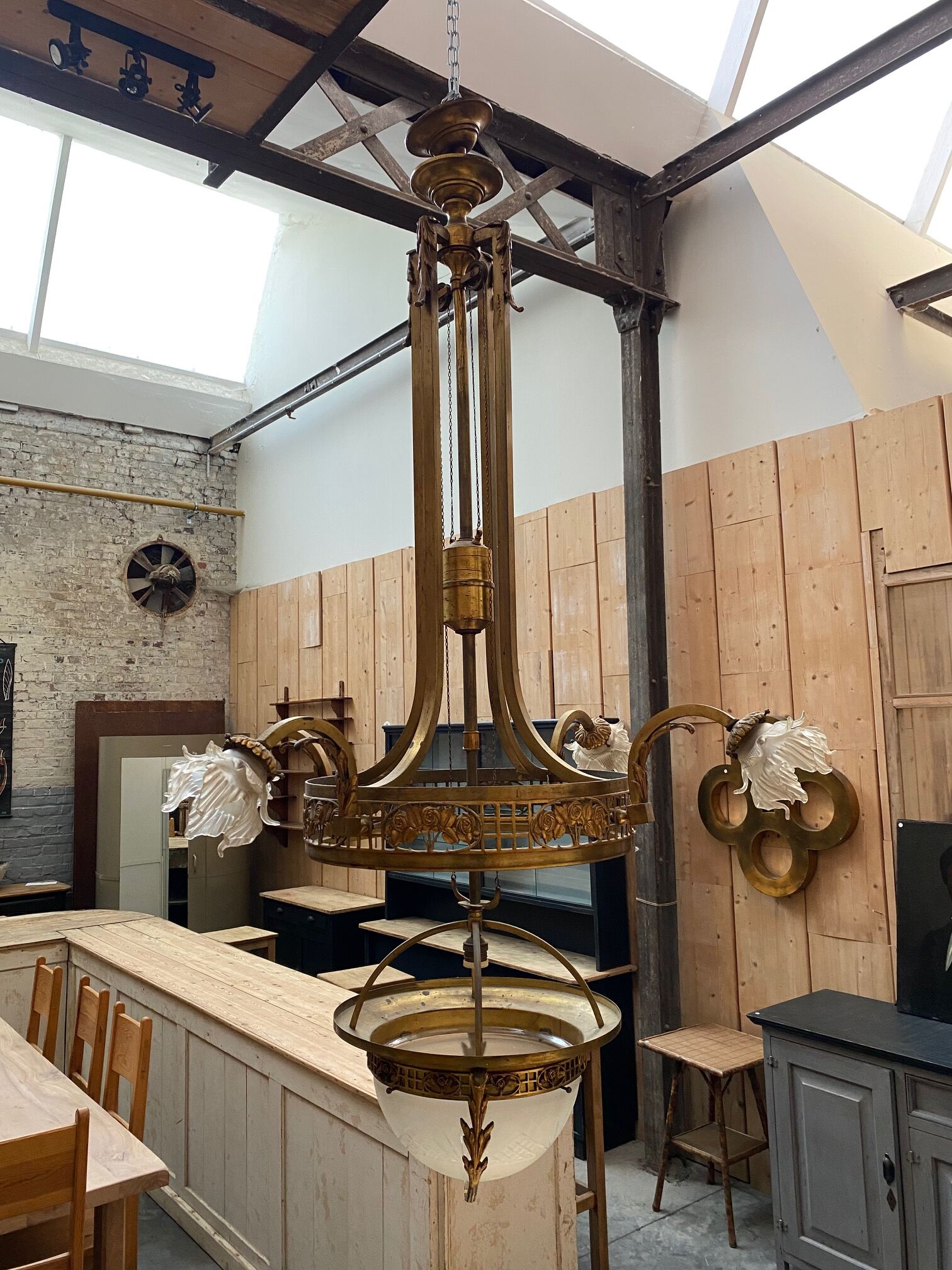 Large chandelier early twentieth in bronze