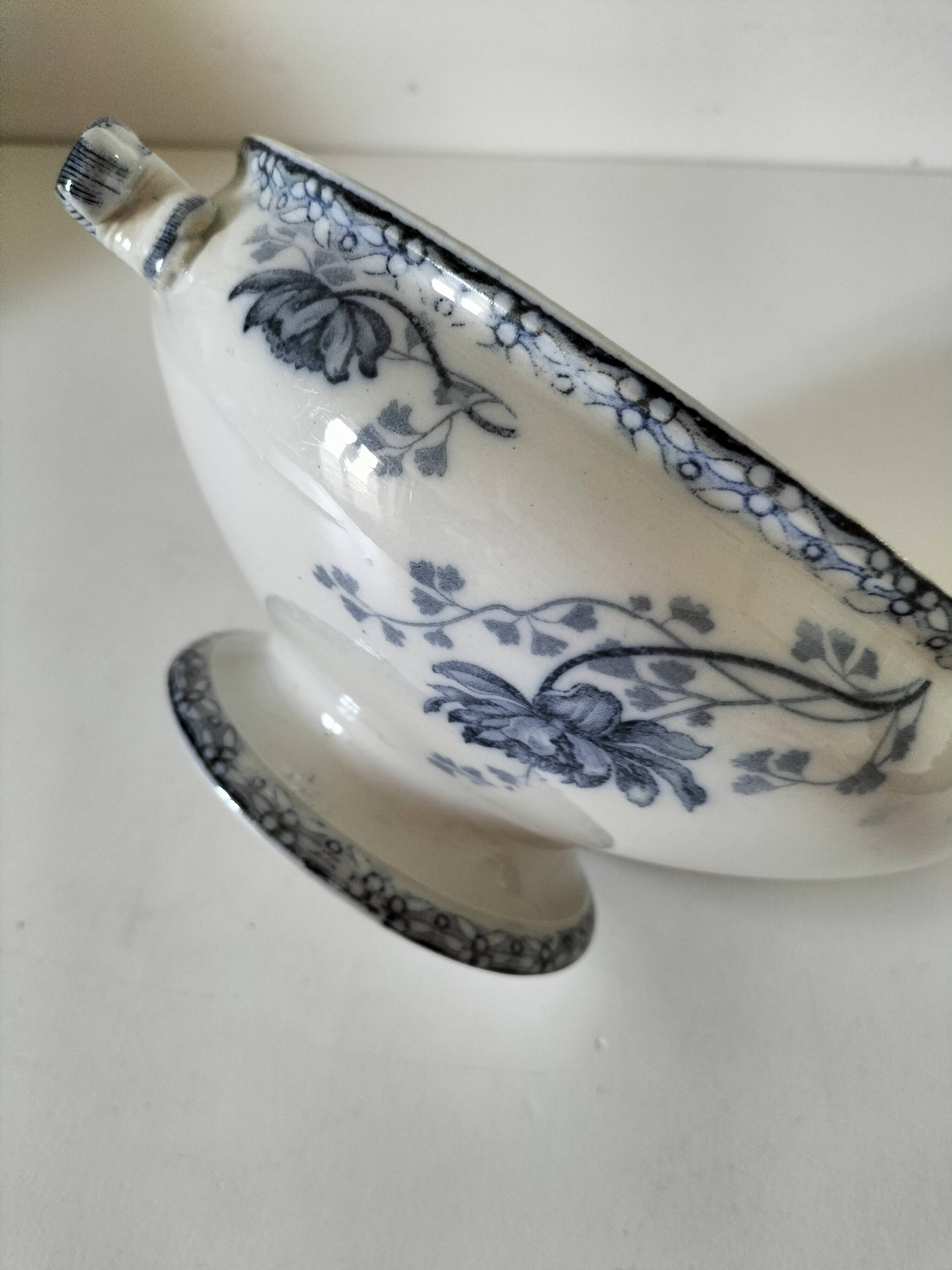 Vegetable dish U&C Sarreguemines with handles, Royat model in blue decoration.