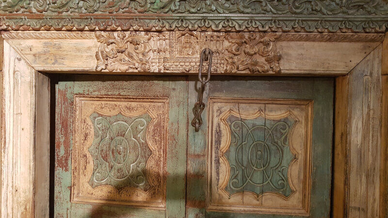 Indian gate yellow green sculptee old teck origin patina