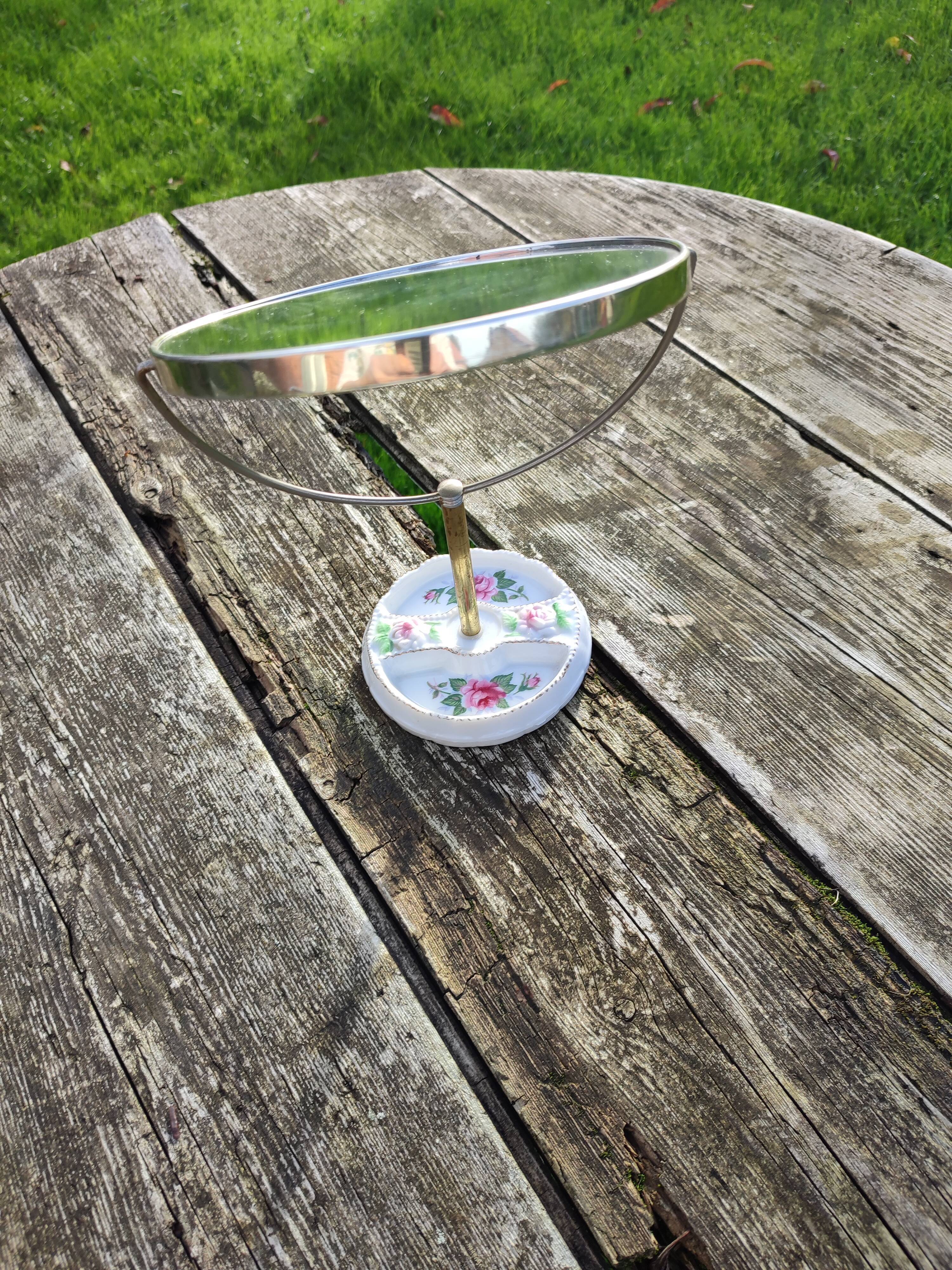 Round mirror on pedestal 18x31cm