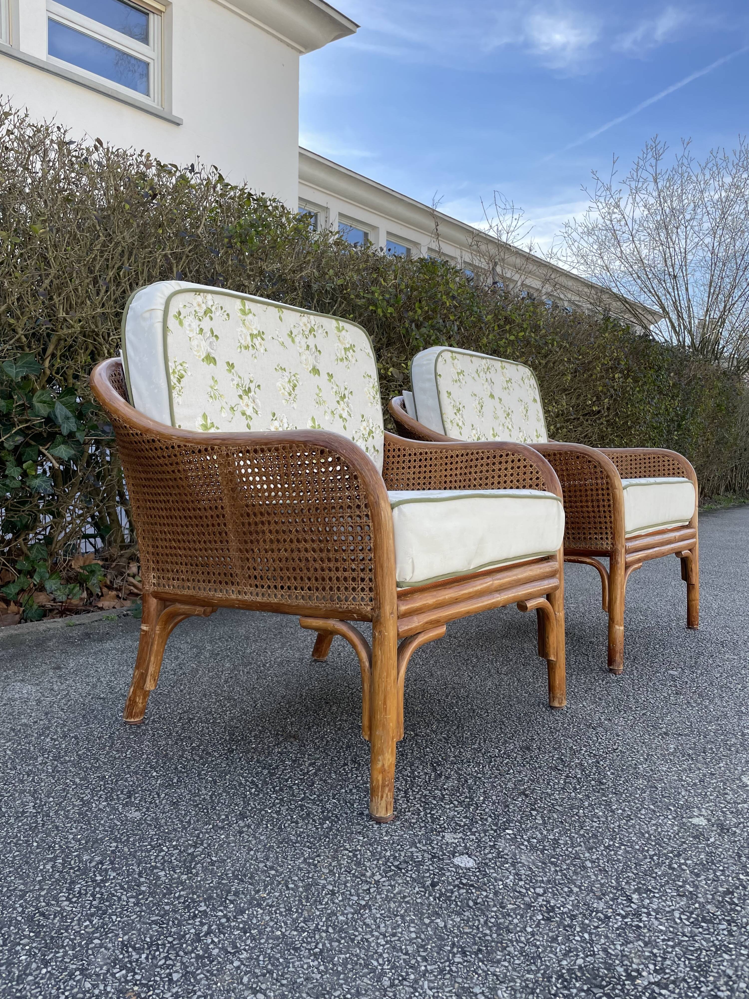 Paire de fauteuils en rotin et cannage
