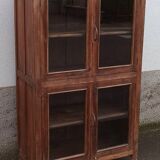 Armoire ancienne vitrée en bois avec quatre portes