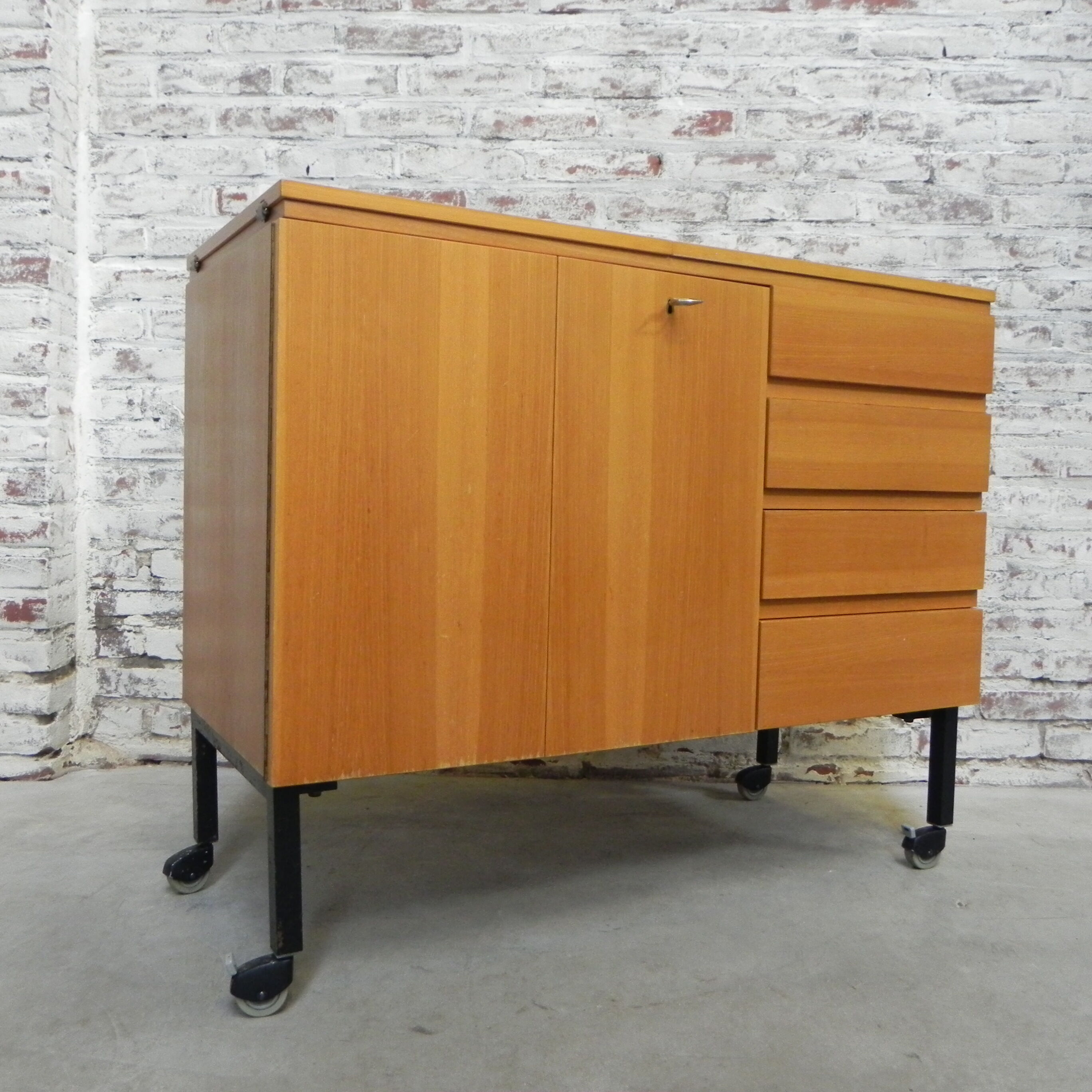 Sewing machine cabinet can also be used without a sewing machine, Horn Moebel