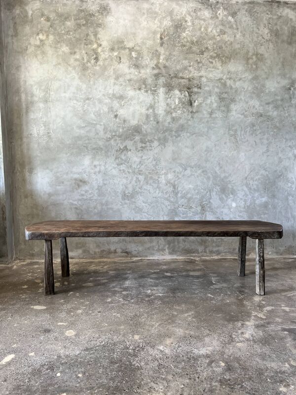 Grande table basse arrondie en teck asiatique ancien