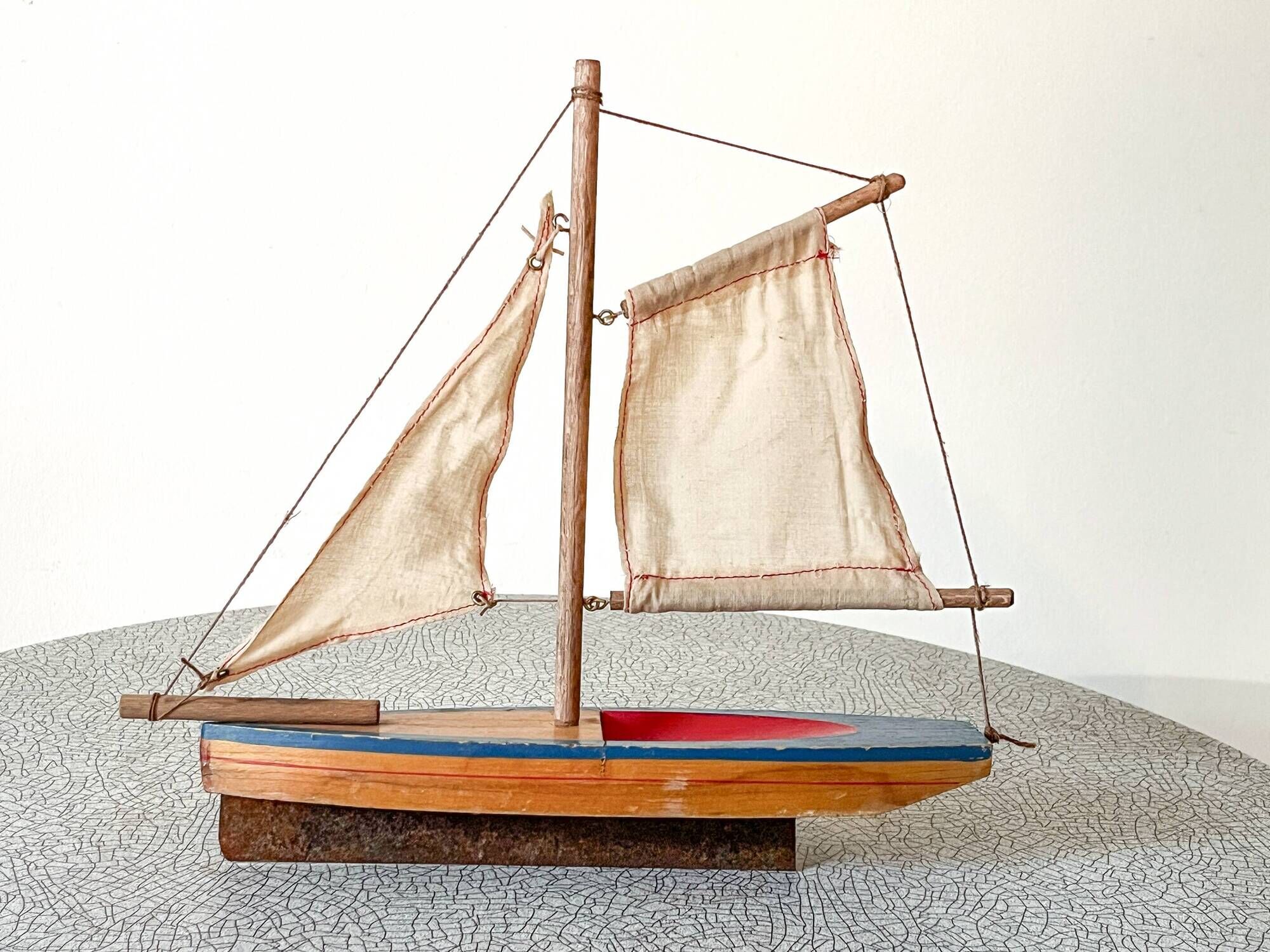 Giraud Sauveur brand half-deep hull basin sailing barge.