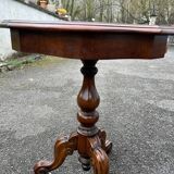 Table d’appoint ancienne en bois sculpté – Plateau marqueté