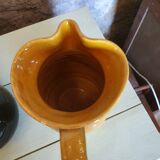Carafe en grès jaune moutarde